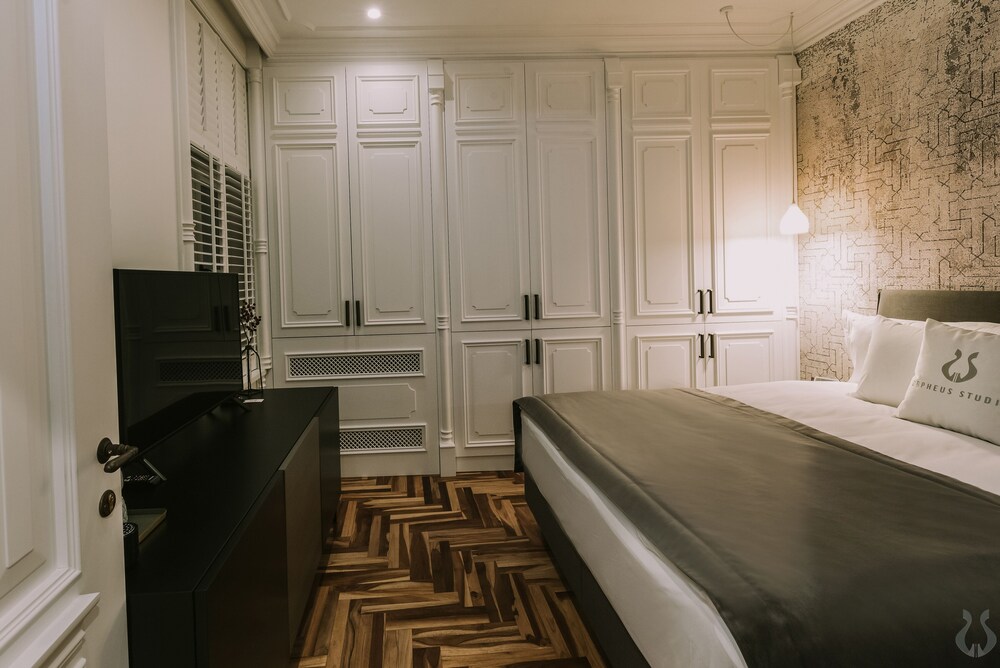 Orpheus Apartments