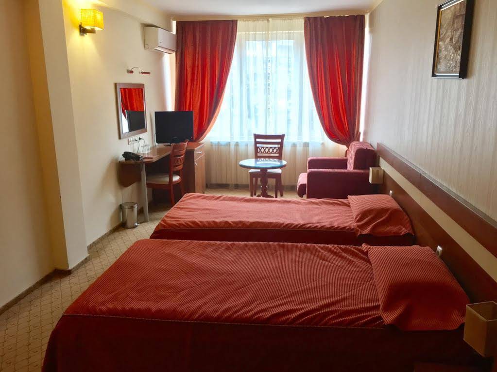 Hotel Cosmos