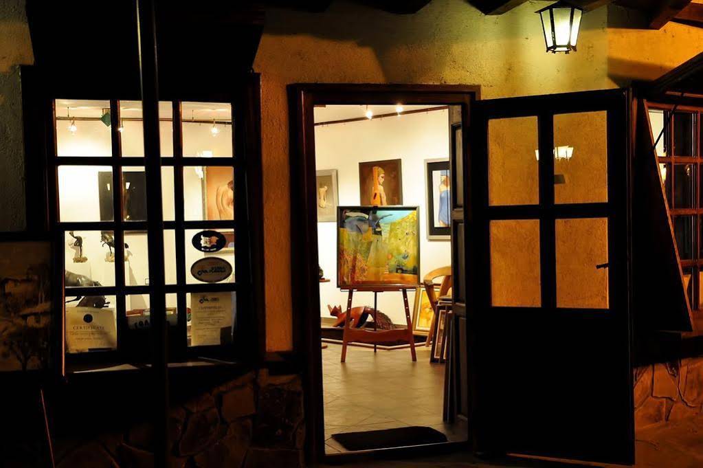 Art - M Gallery