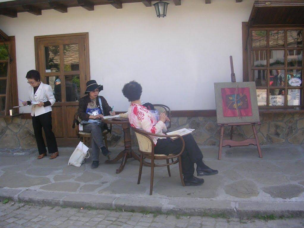 Art - M Gallery
