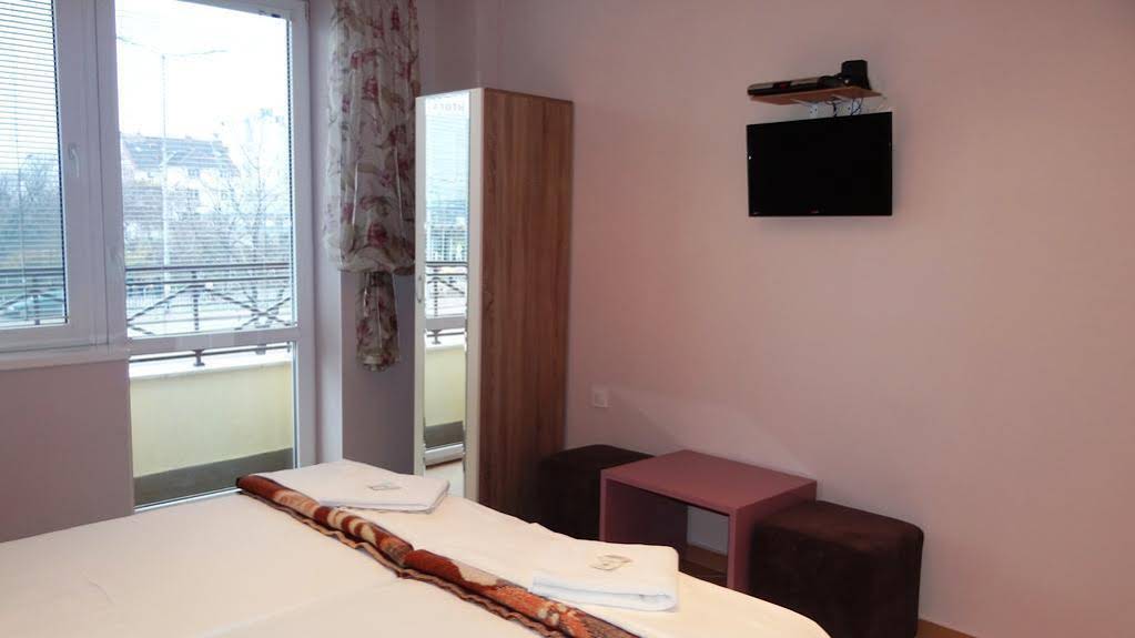 Guest Rooms Kom