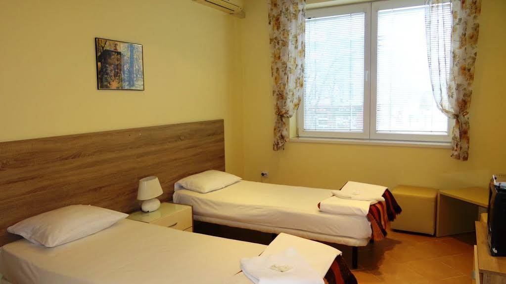 Guest Rooms Kom