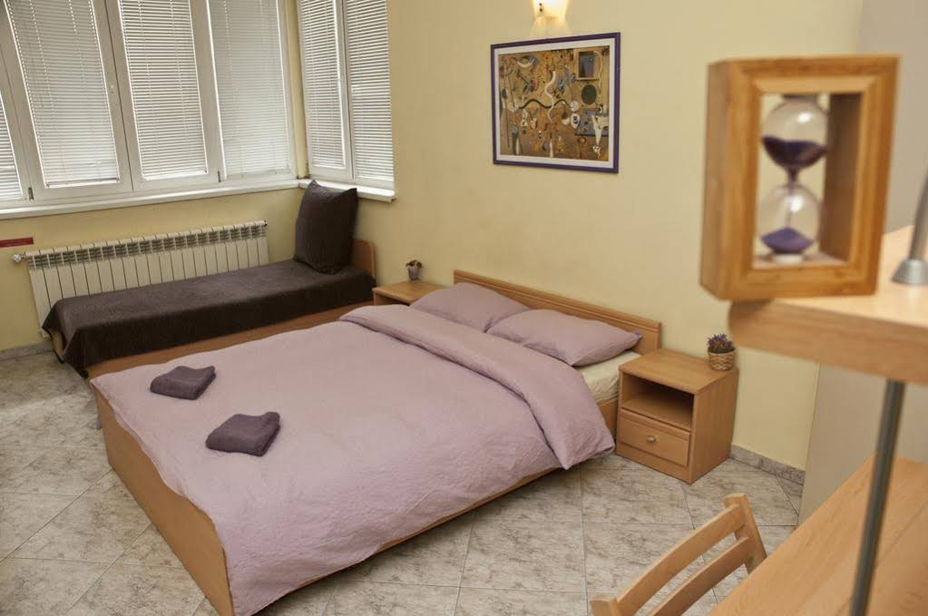Hostel Mostel