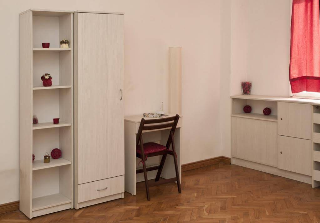 Hostel Mostel