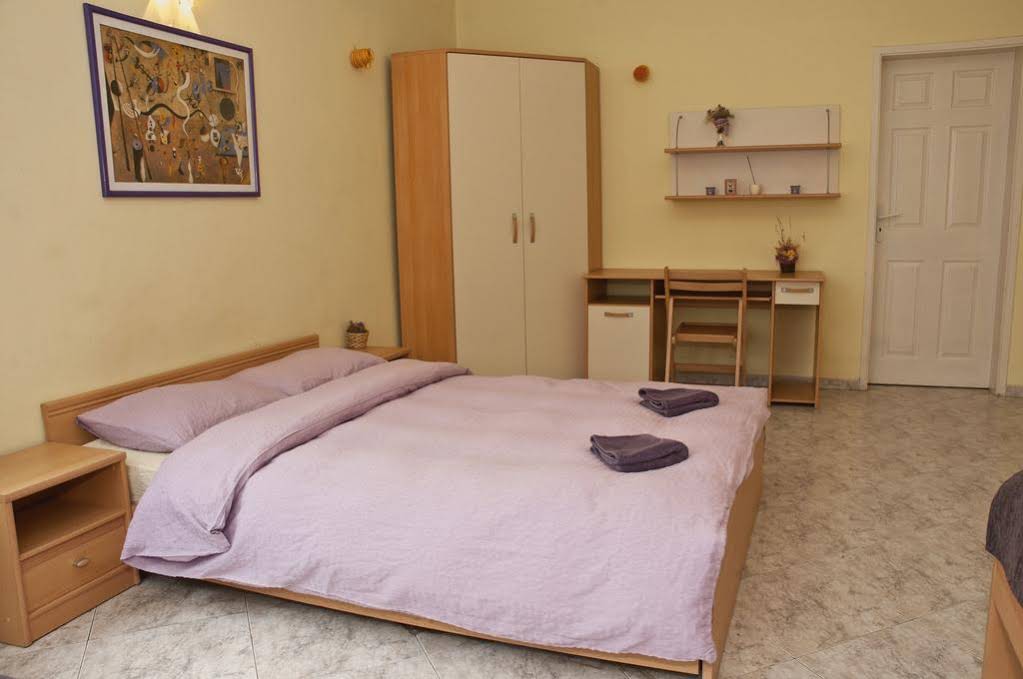 Hostel Mostel