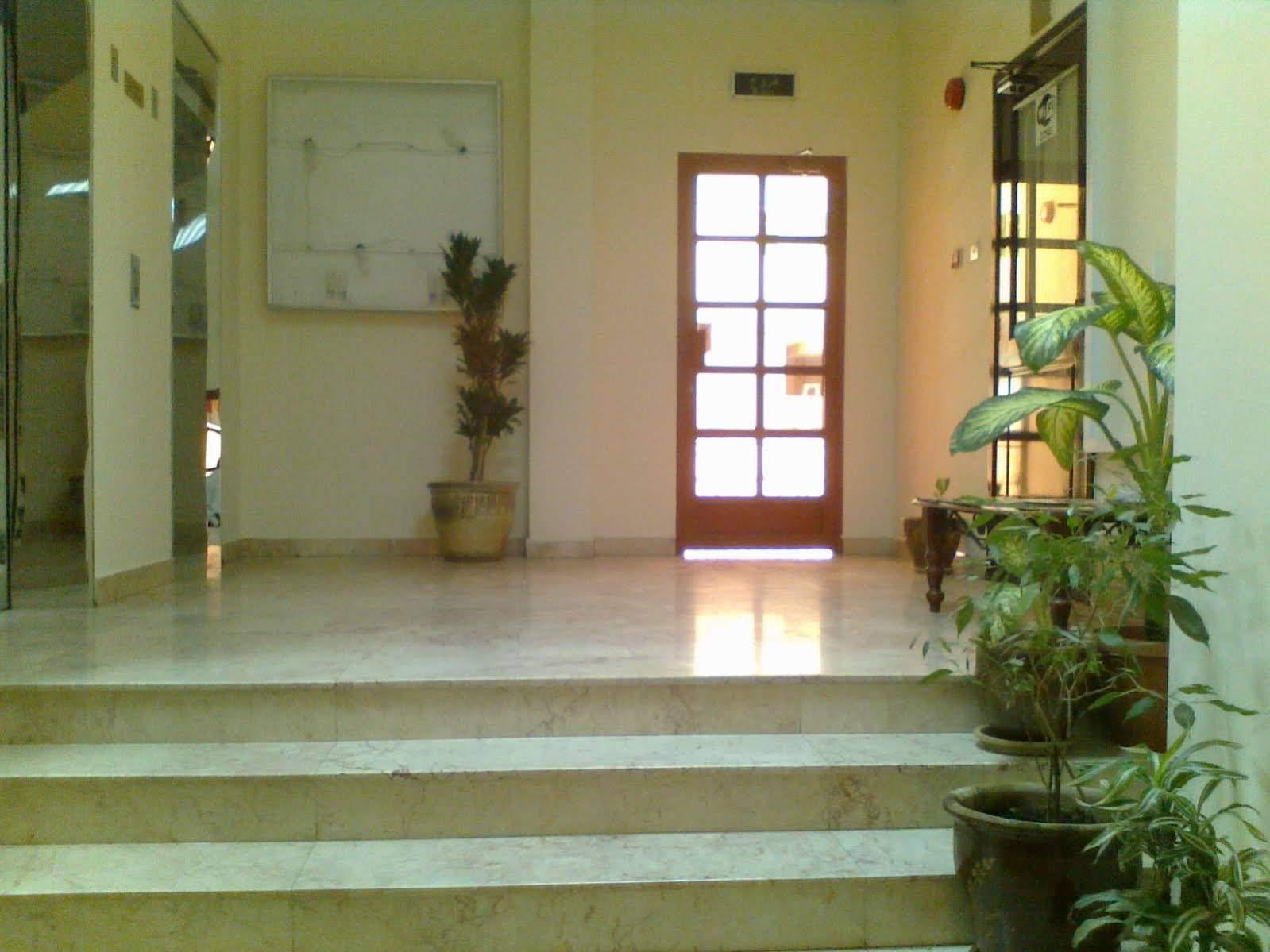 Al Commodore Suites
