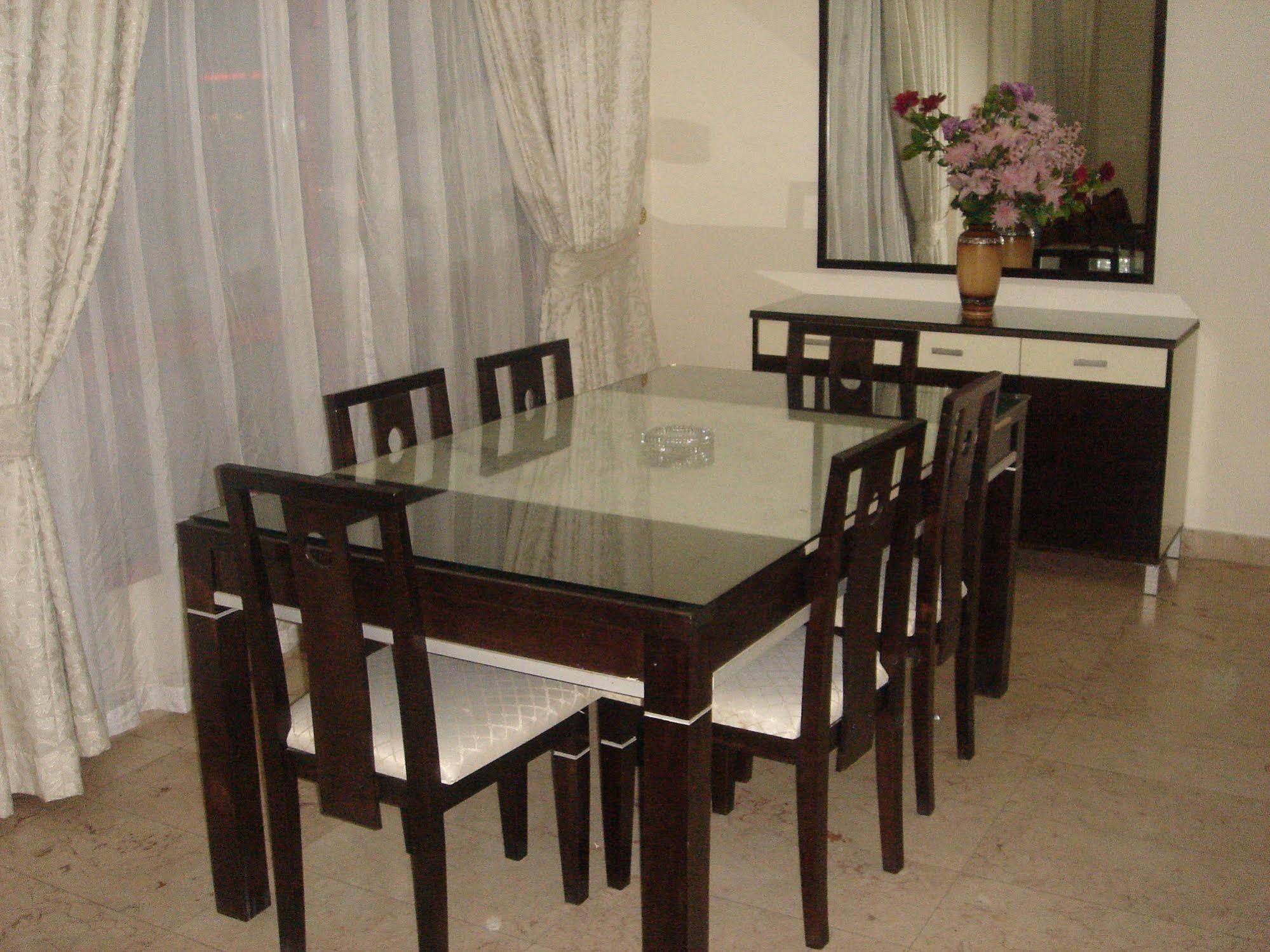 Al Commodore Suites