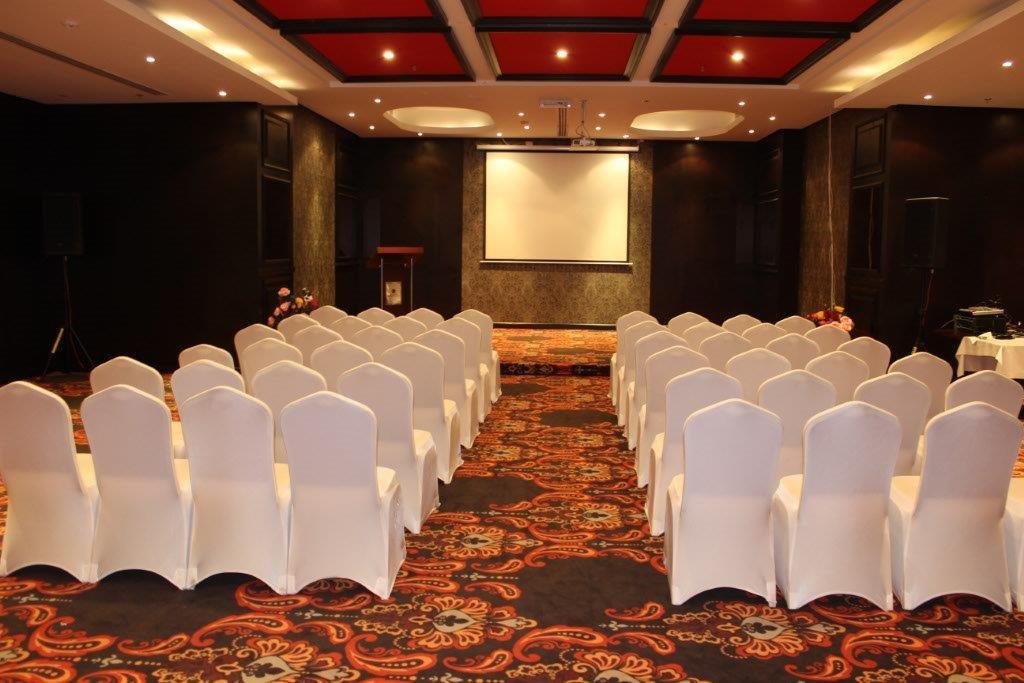Atiram Premier Hotel
