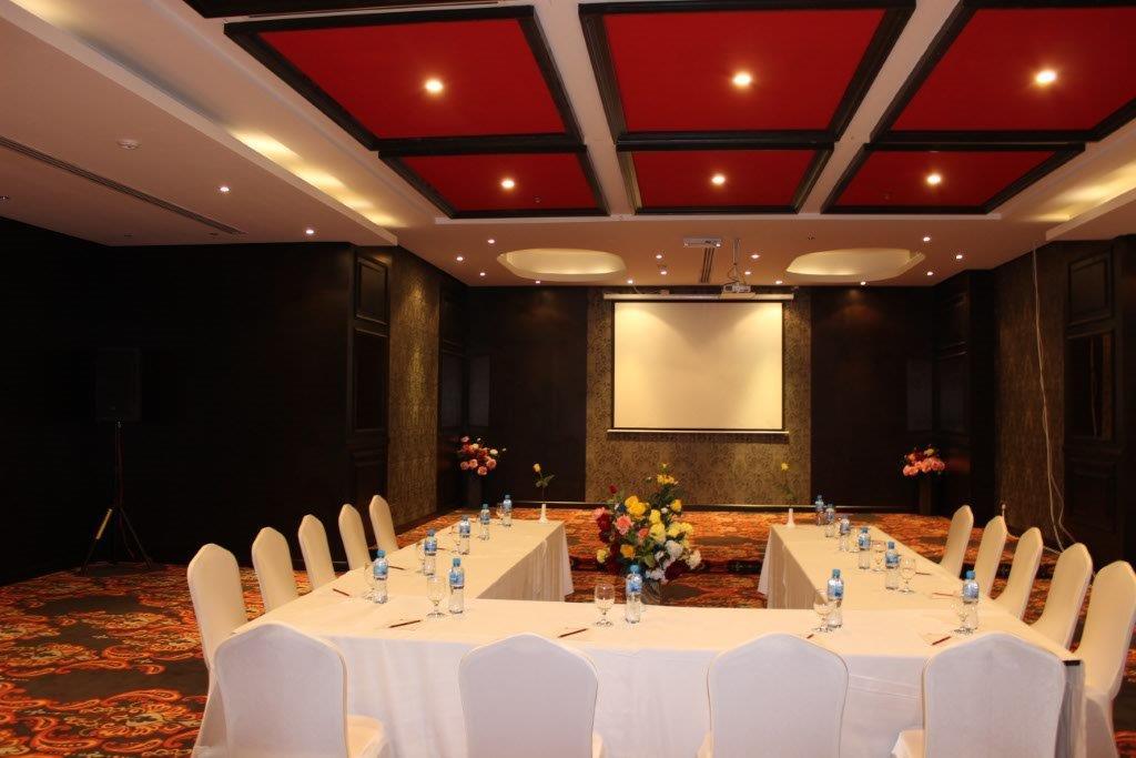 Atiram Premier Hotel