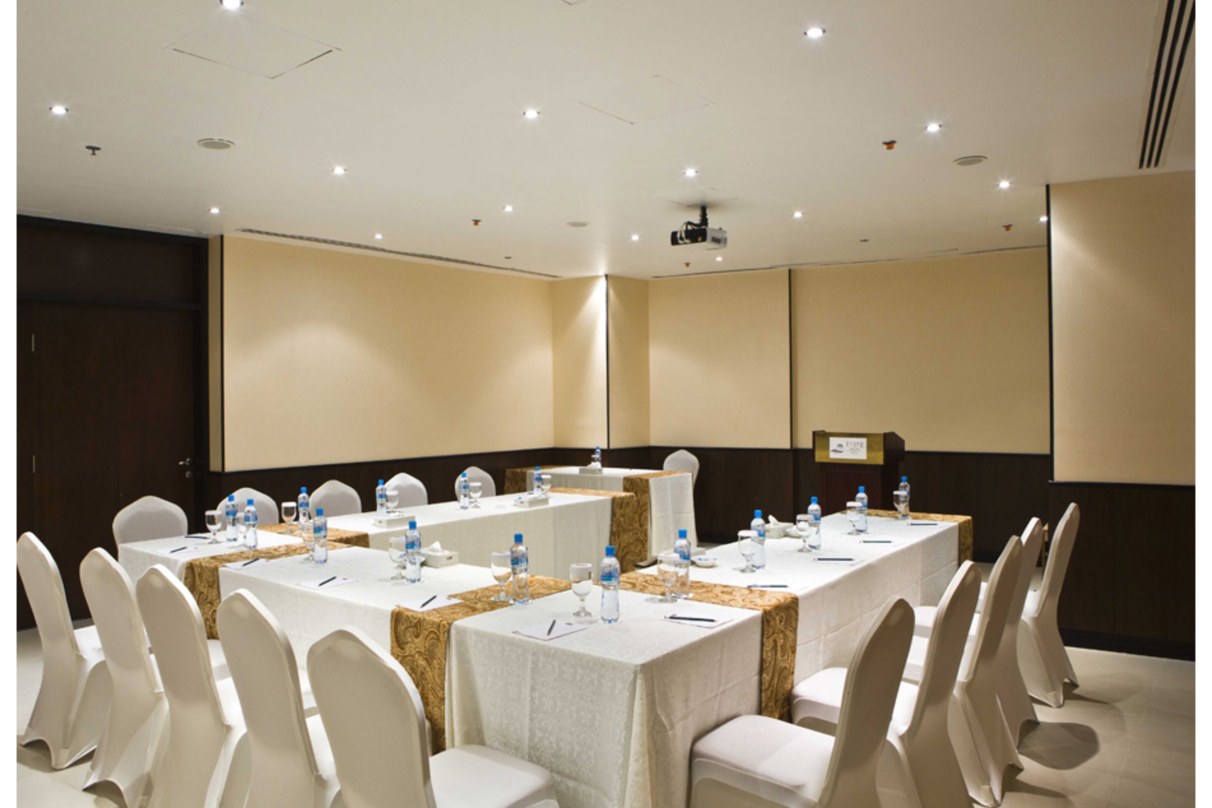 Elite Crystal Hotel