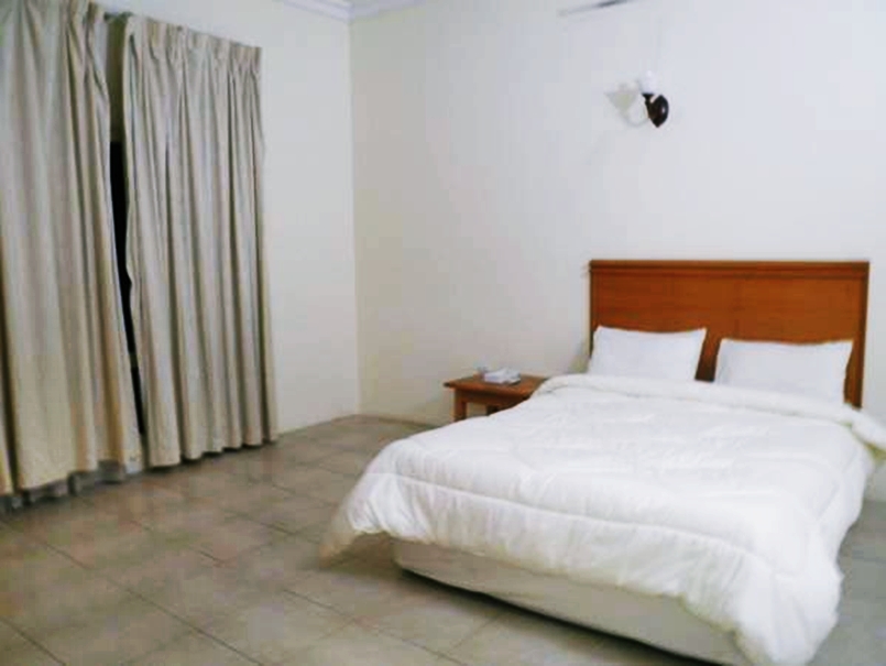 Euro Plaza Apartments