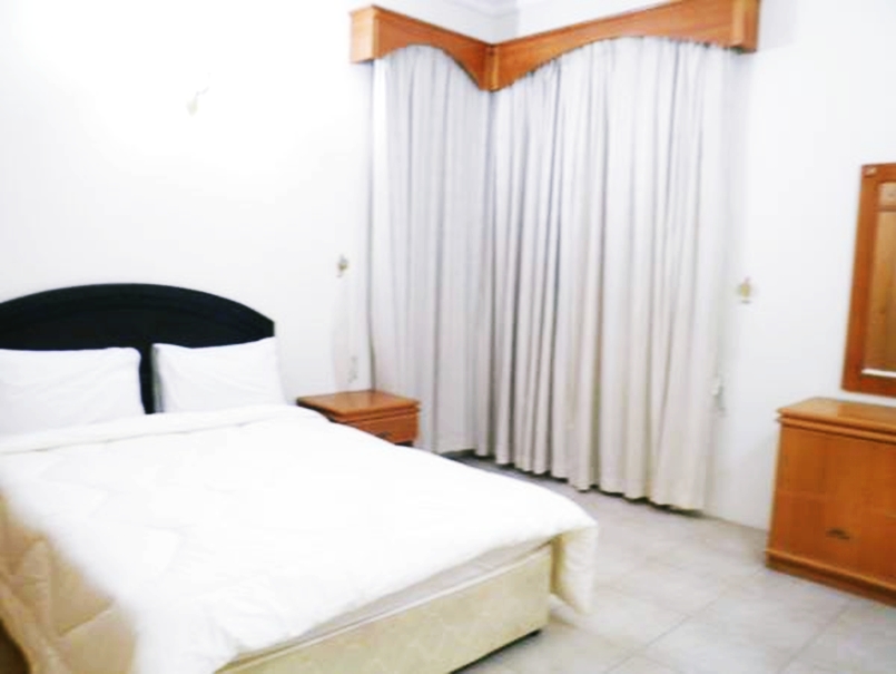 Euro Plaza Apartments