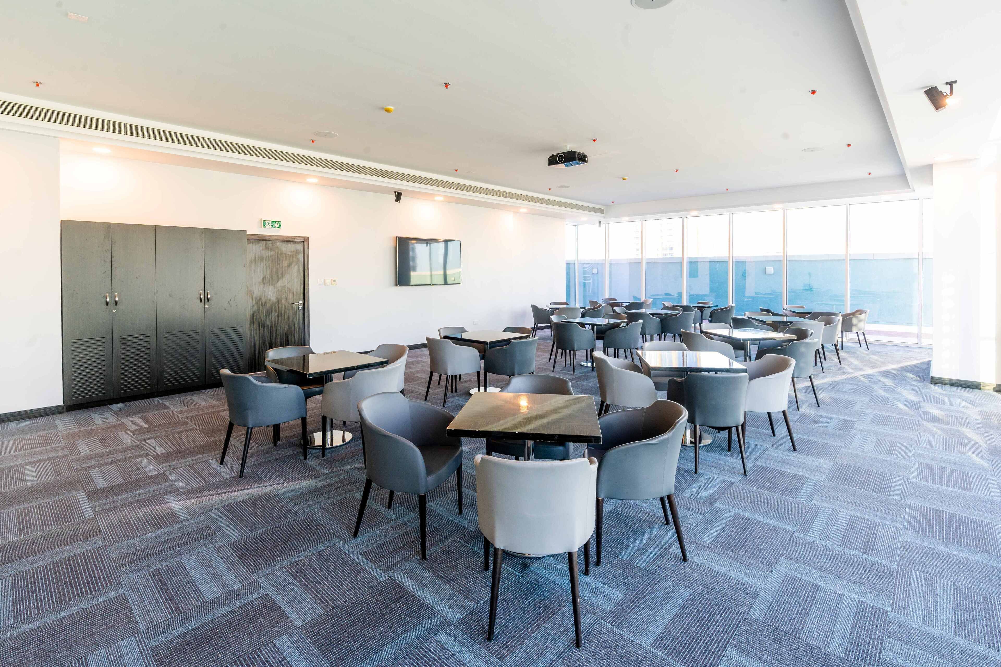 S Plaza Suites Hotel