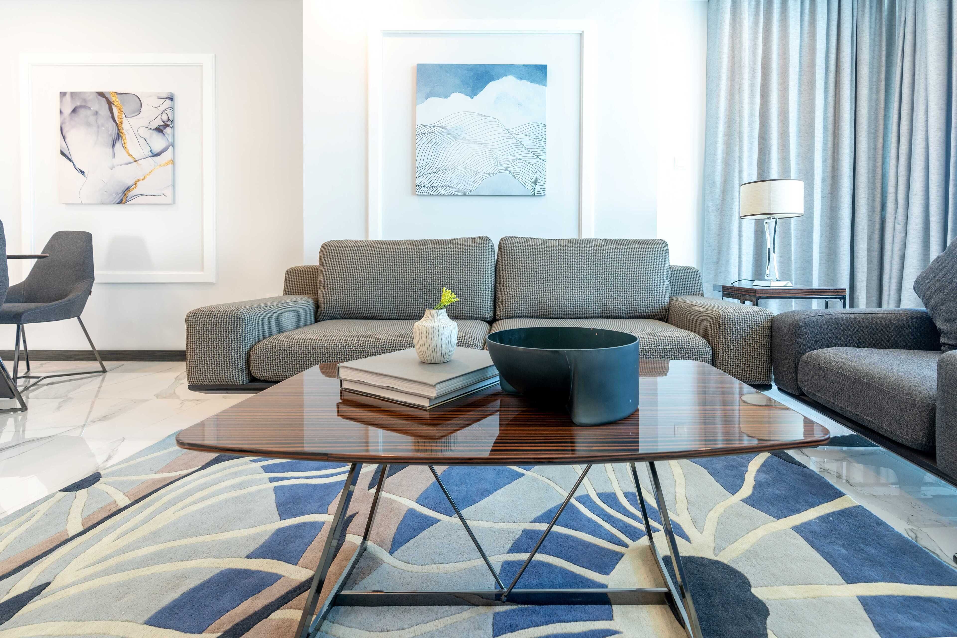S Plaza Suites Hotel
