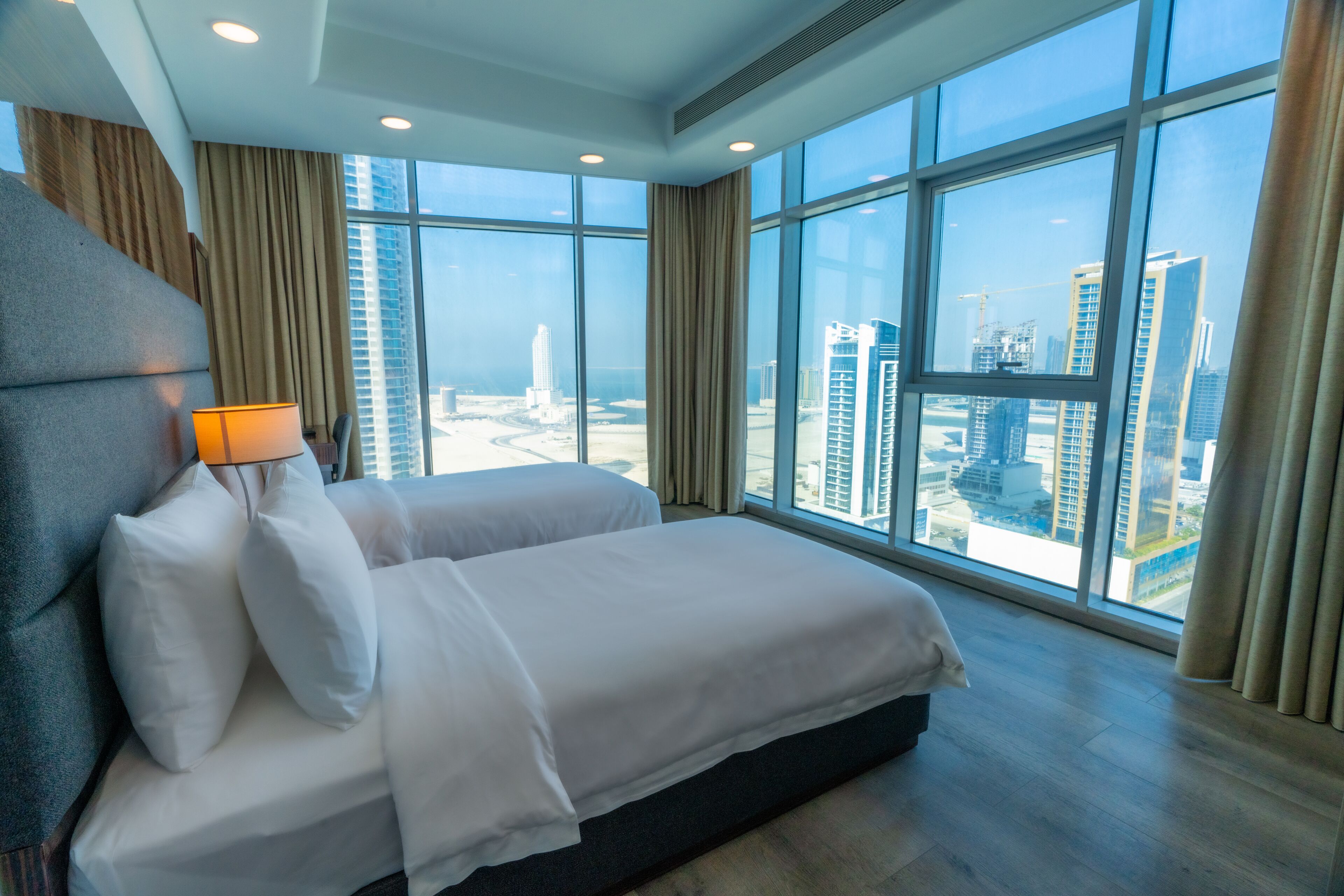 S Plaza Suites Hotel