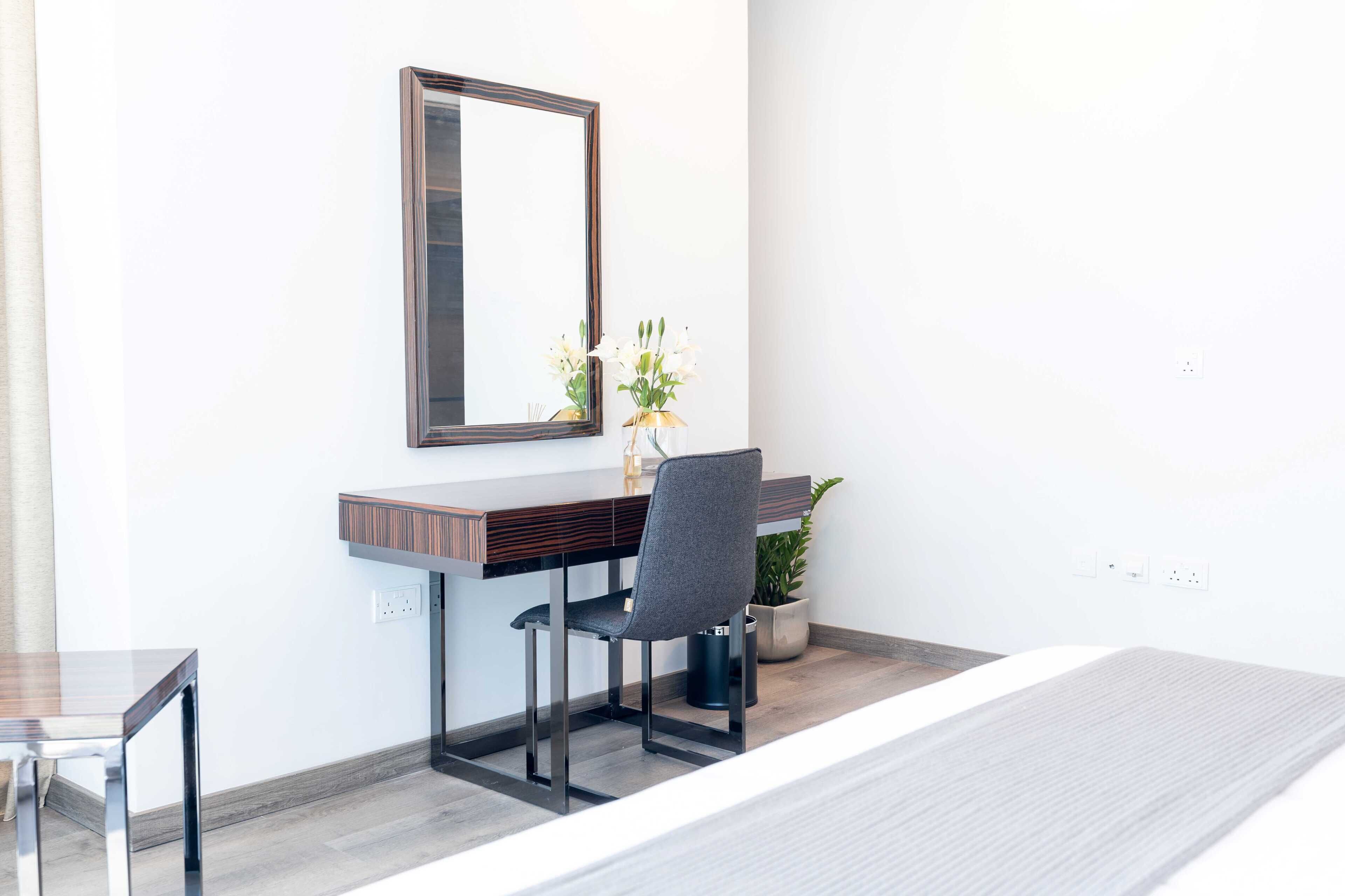 S Plaza Suites Hotel