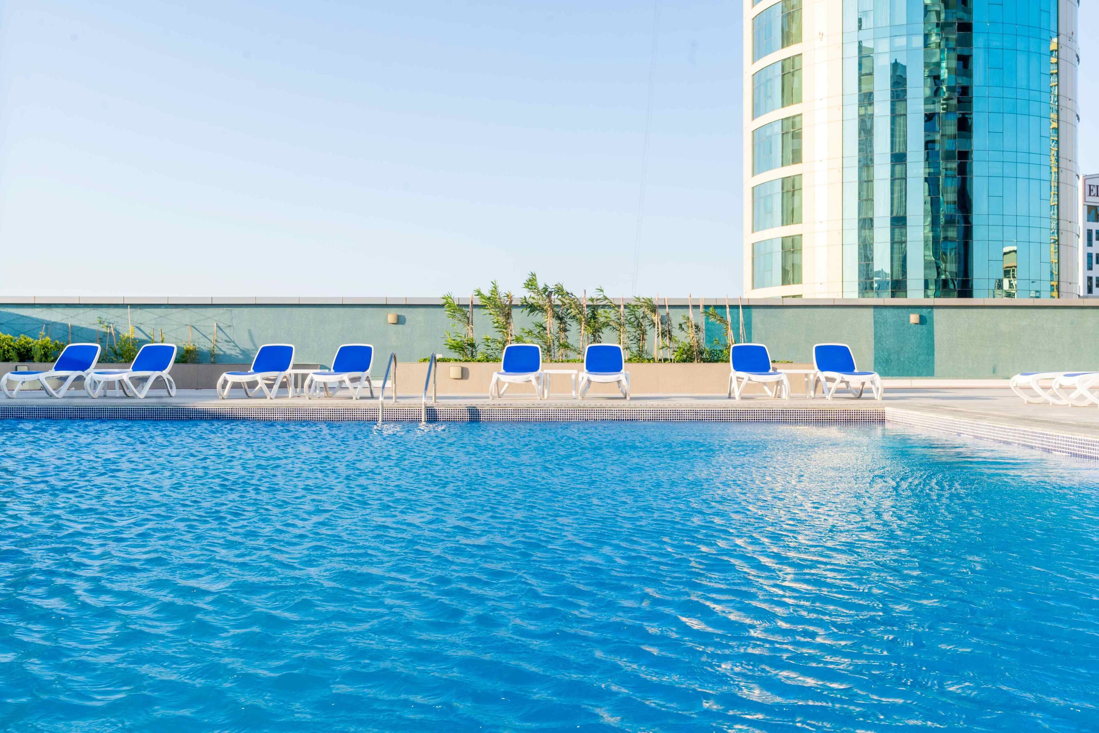 S Plaza Suites Hotel