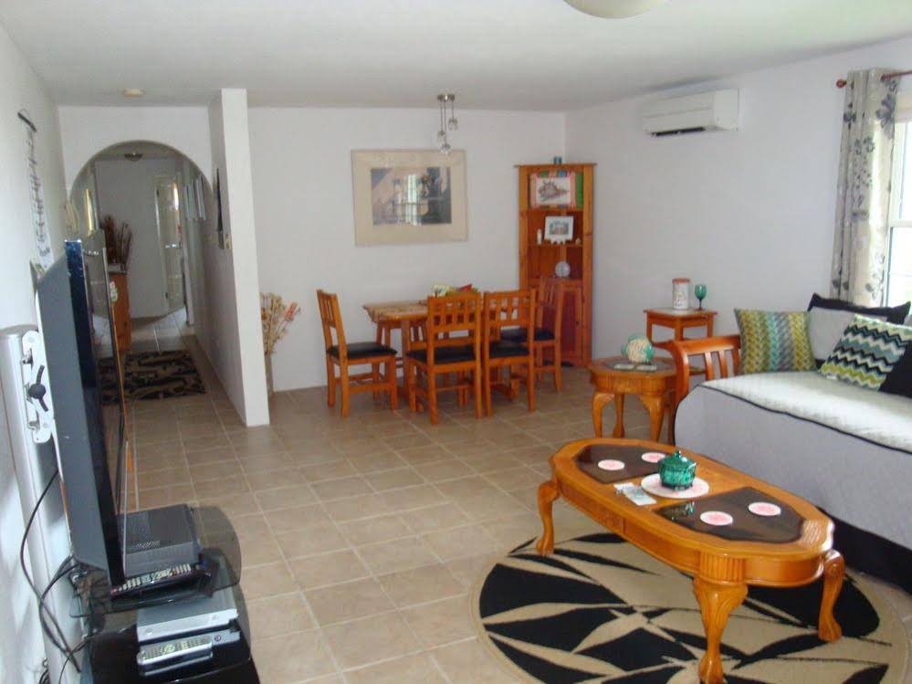6 Cloverdale Close