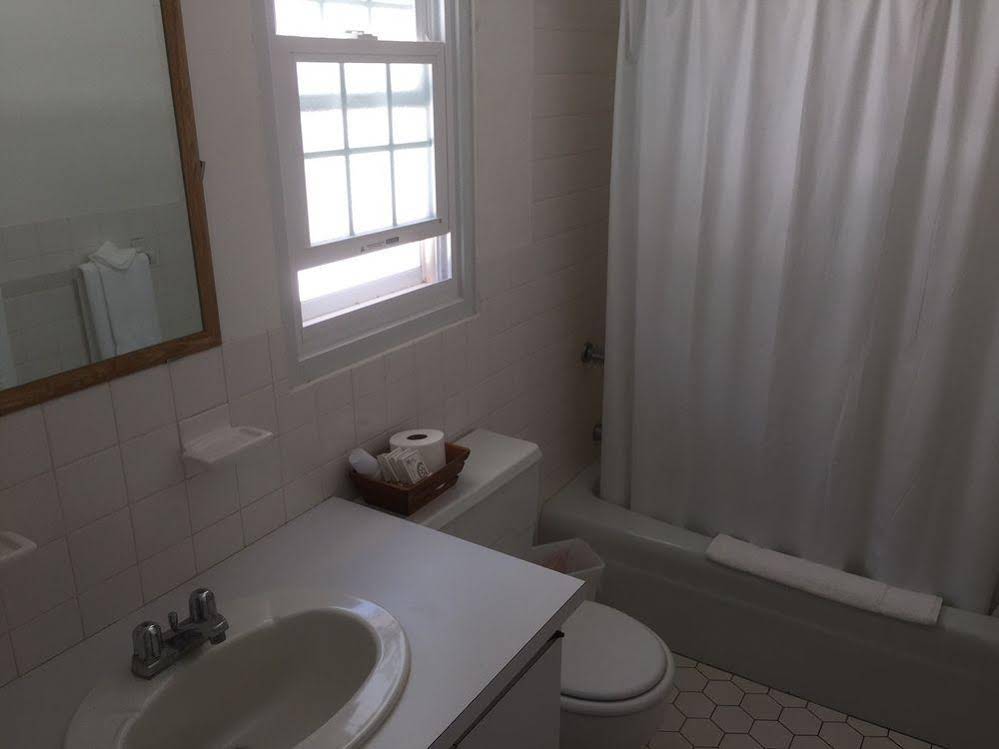 The Paraquet Apartment