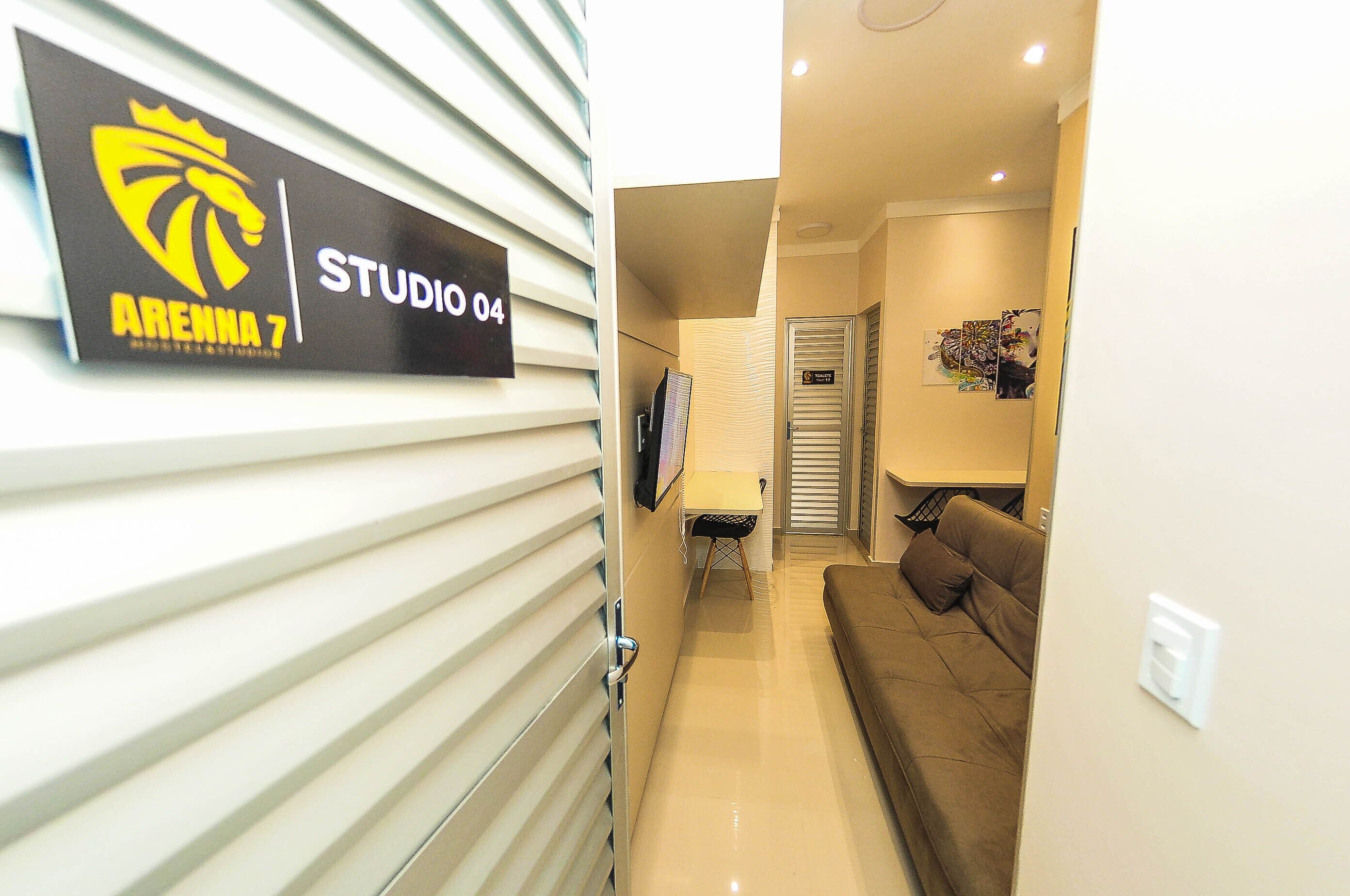 Arenna 7 Hostel & Studios