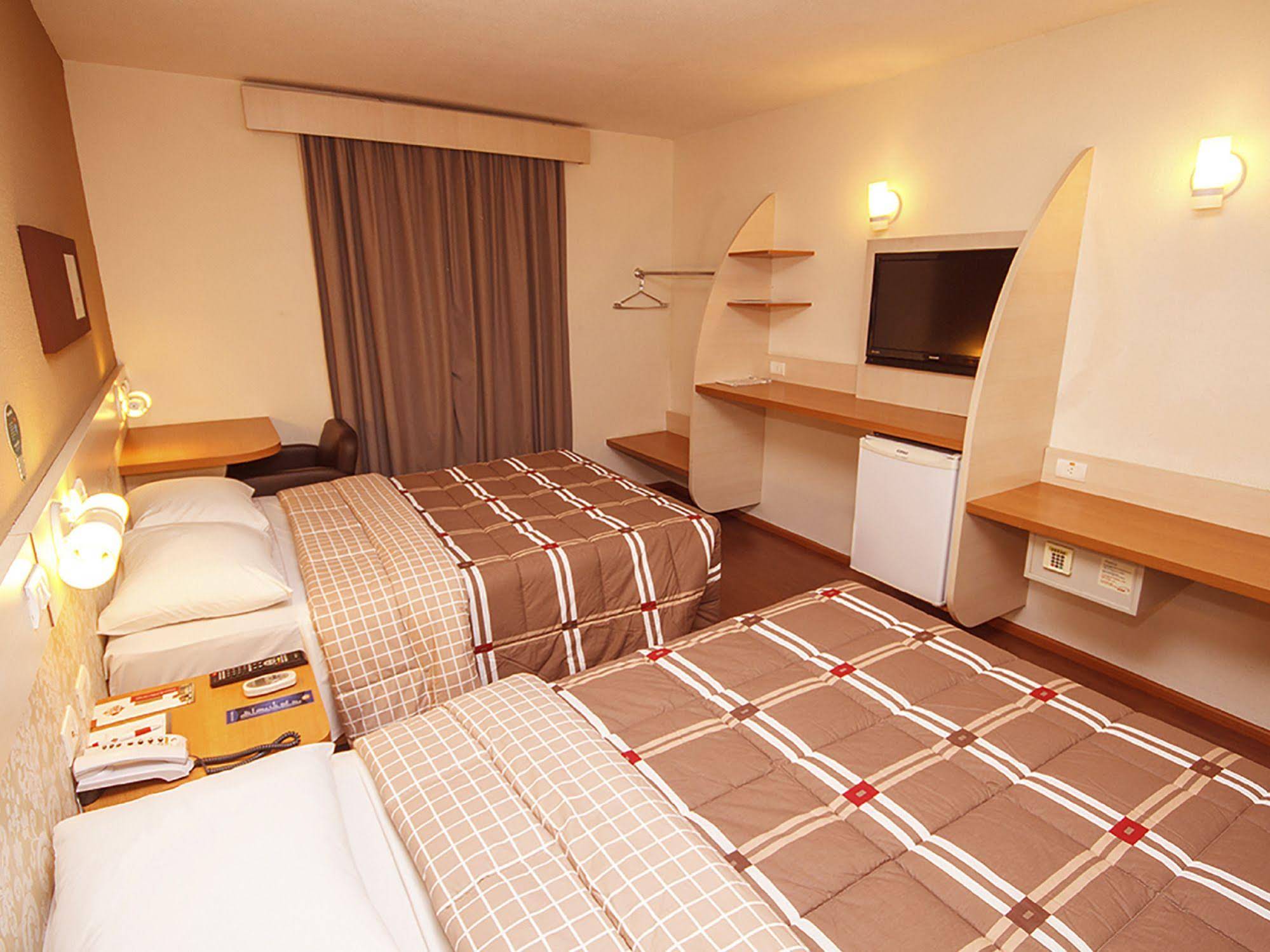 Hotel 10 Palmas