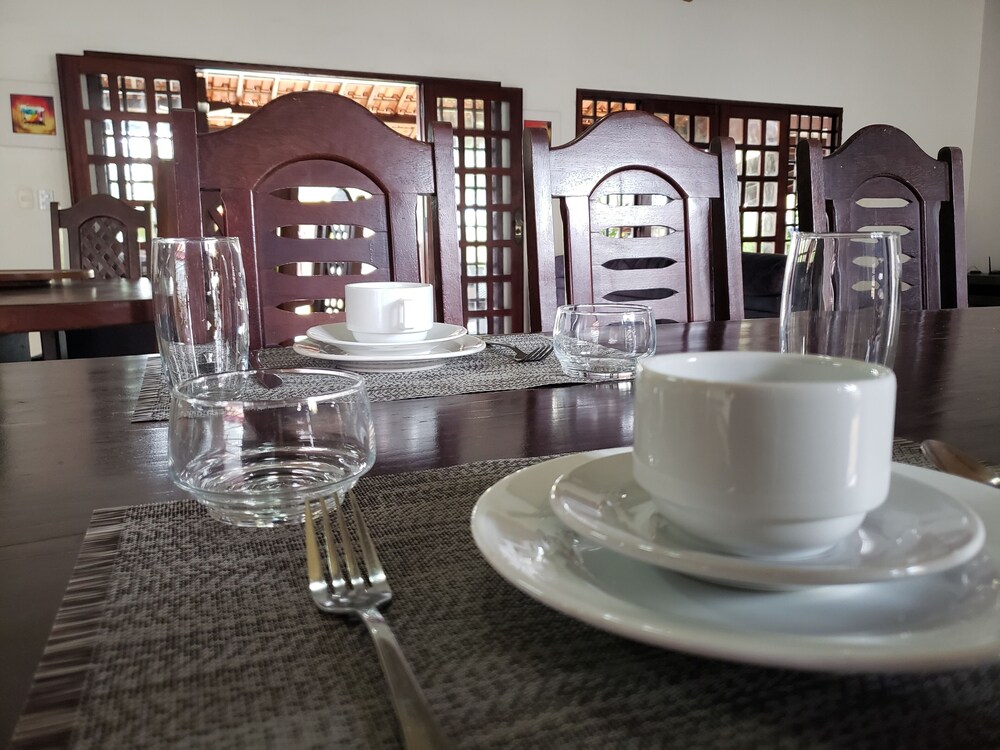 Kiwi Pousada & Lounge