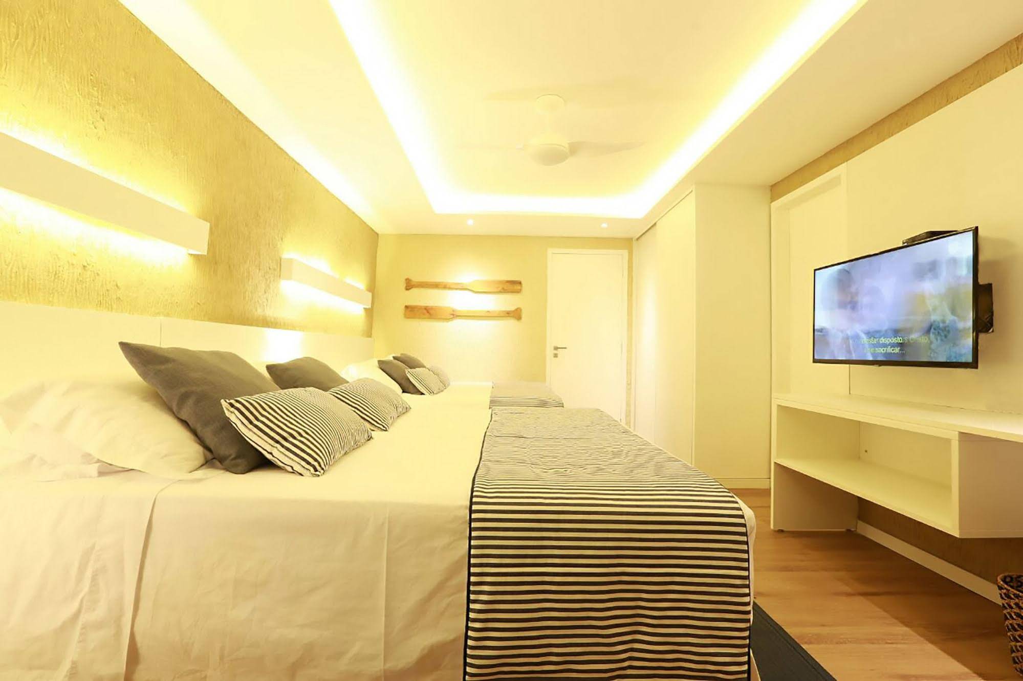 Dolphin Hotel