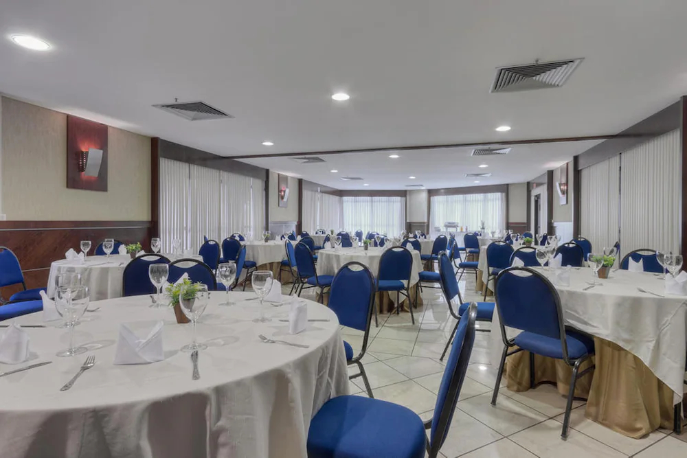 Iate Plaza Hotel