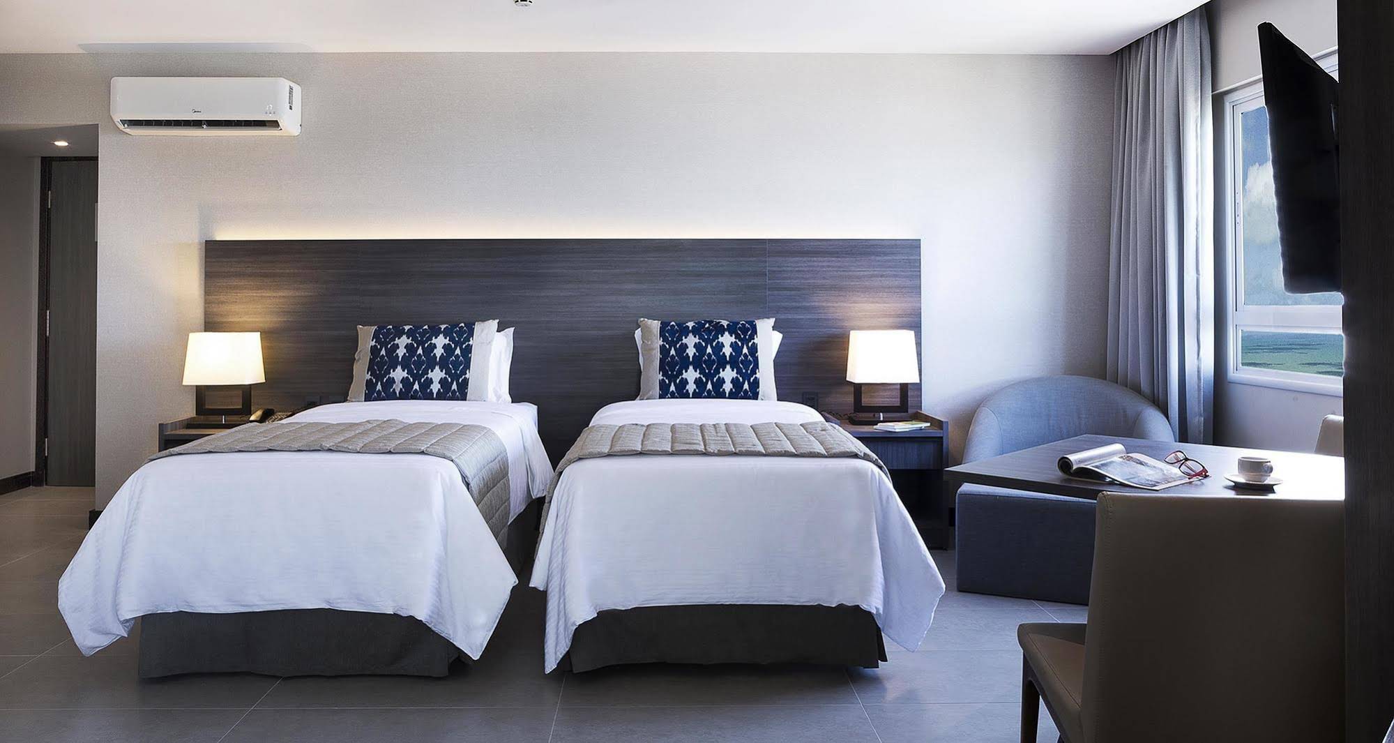 Golden Tulip Ponta Negra