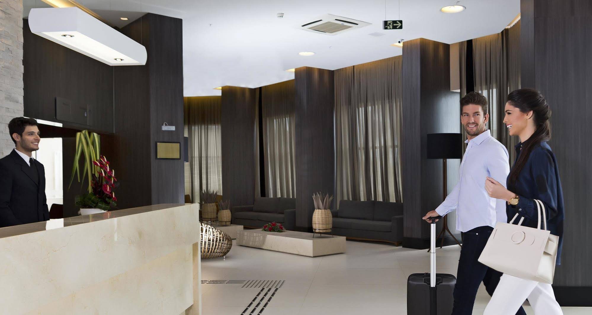 Golden Tulip Ponta Negra