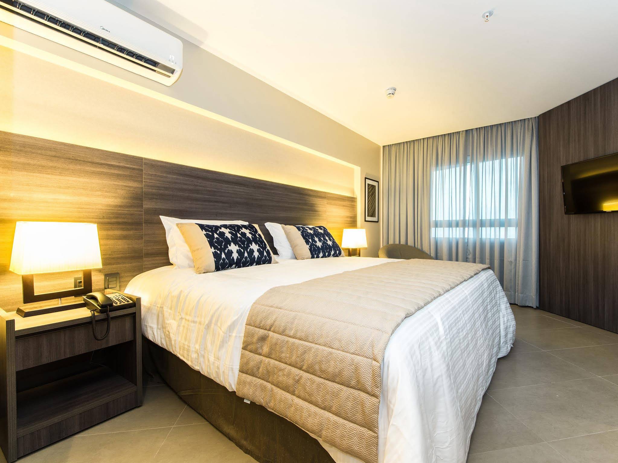 Golden Tulip Ponta Negra