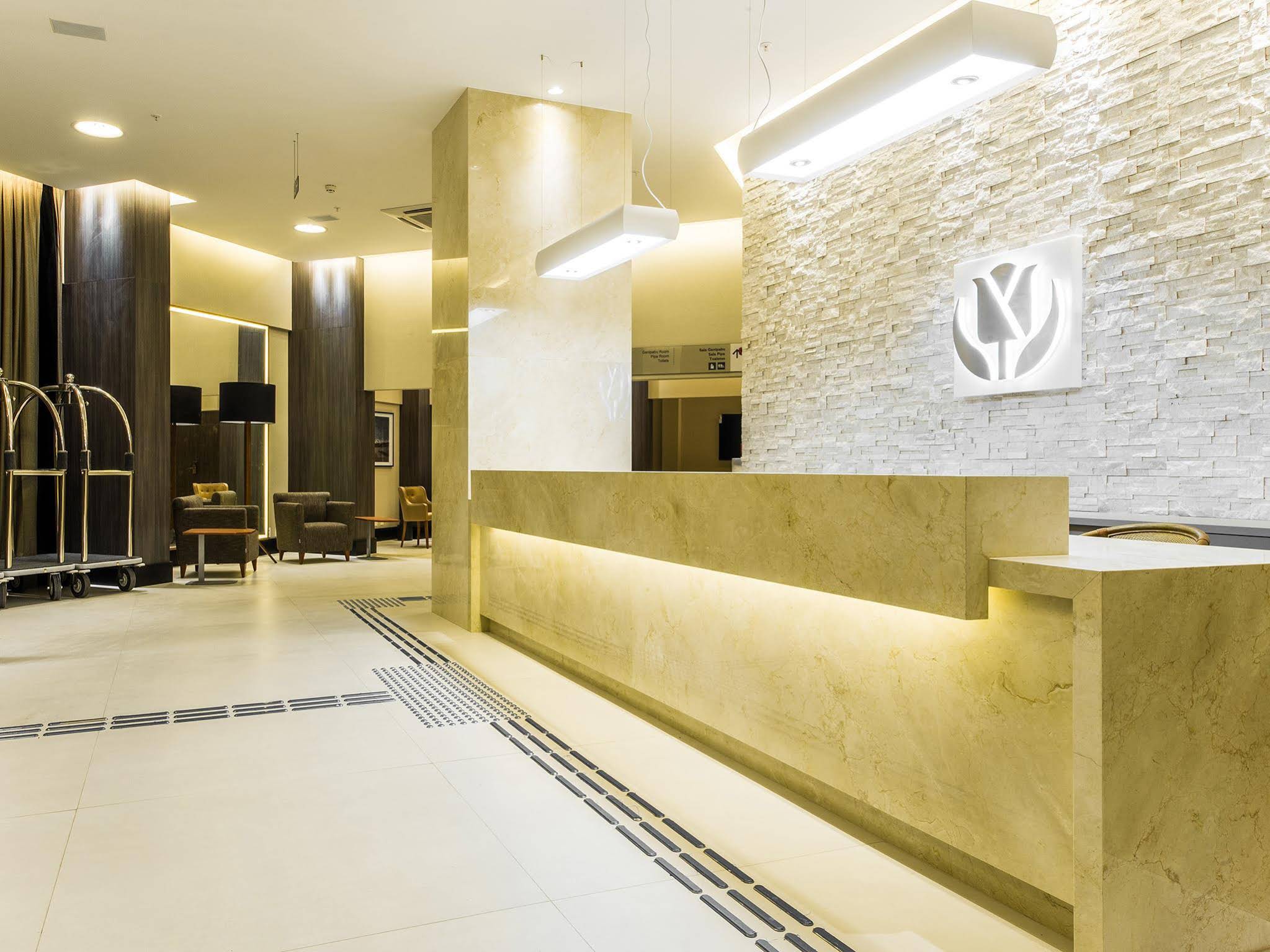 Golden Tulip Ponta Negra