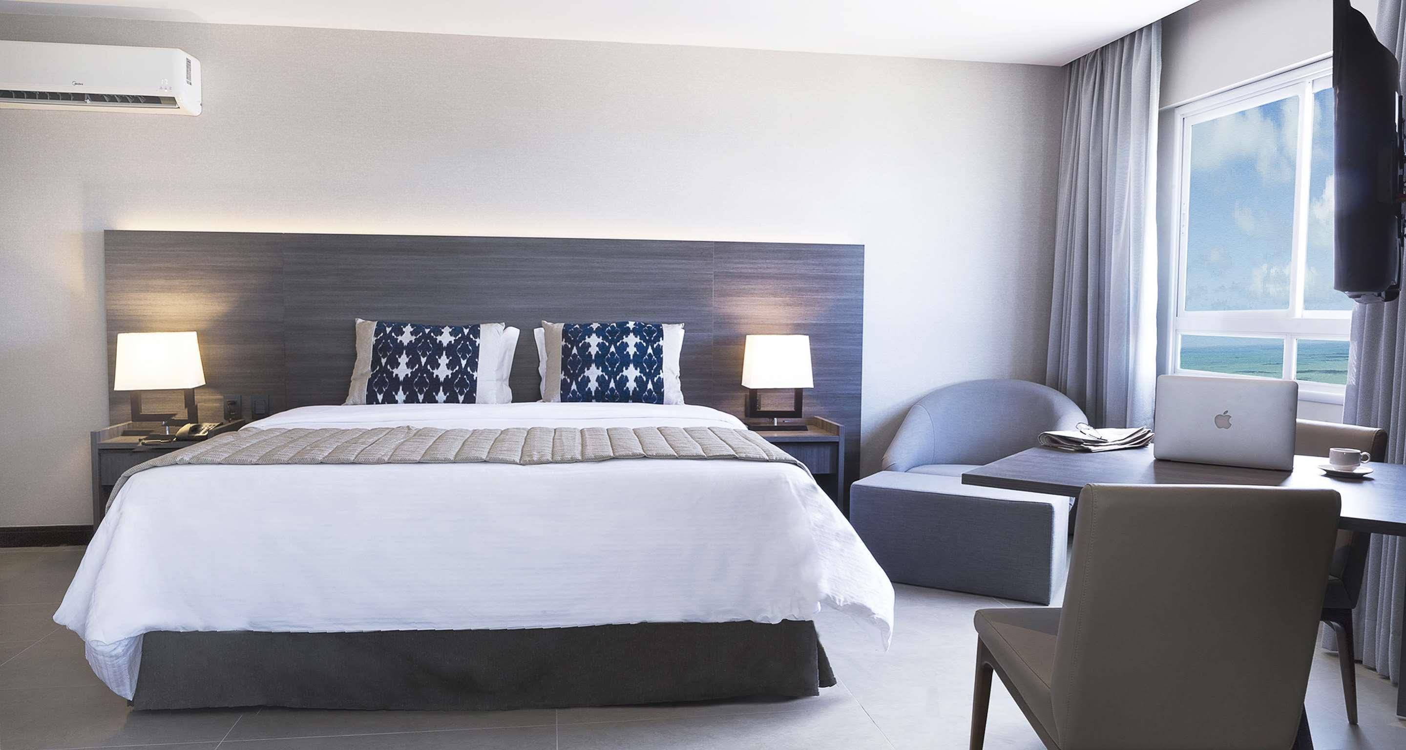 Golden Tulip Ponta Negra