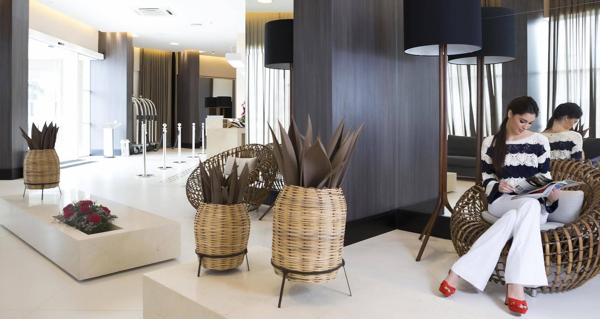 Golden Tulip Ponta Negra