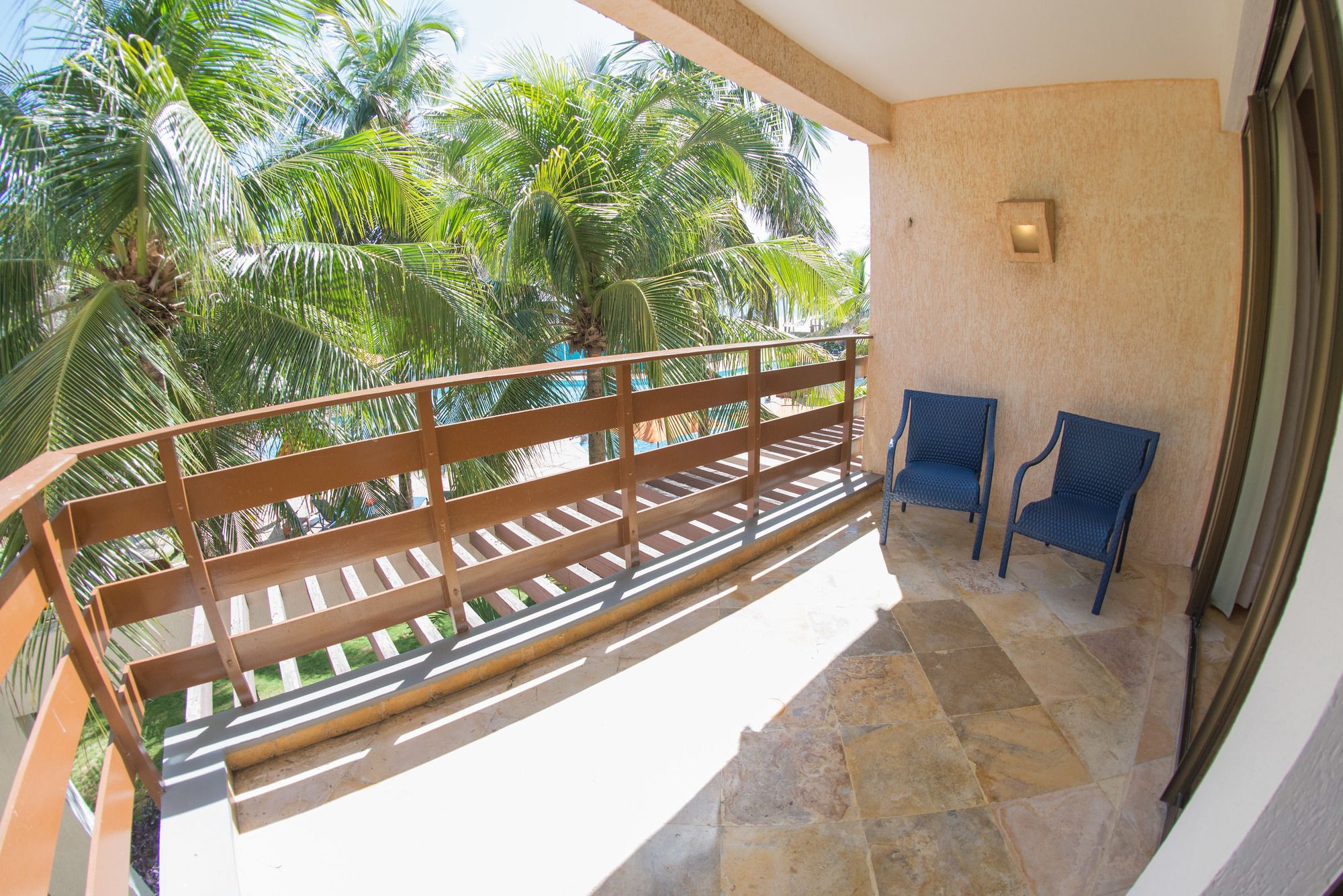 Suites Beach Park Resort