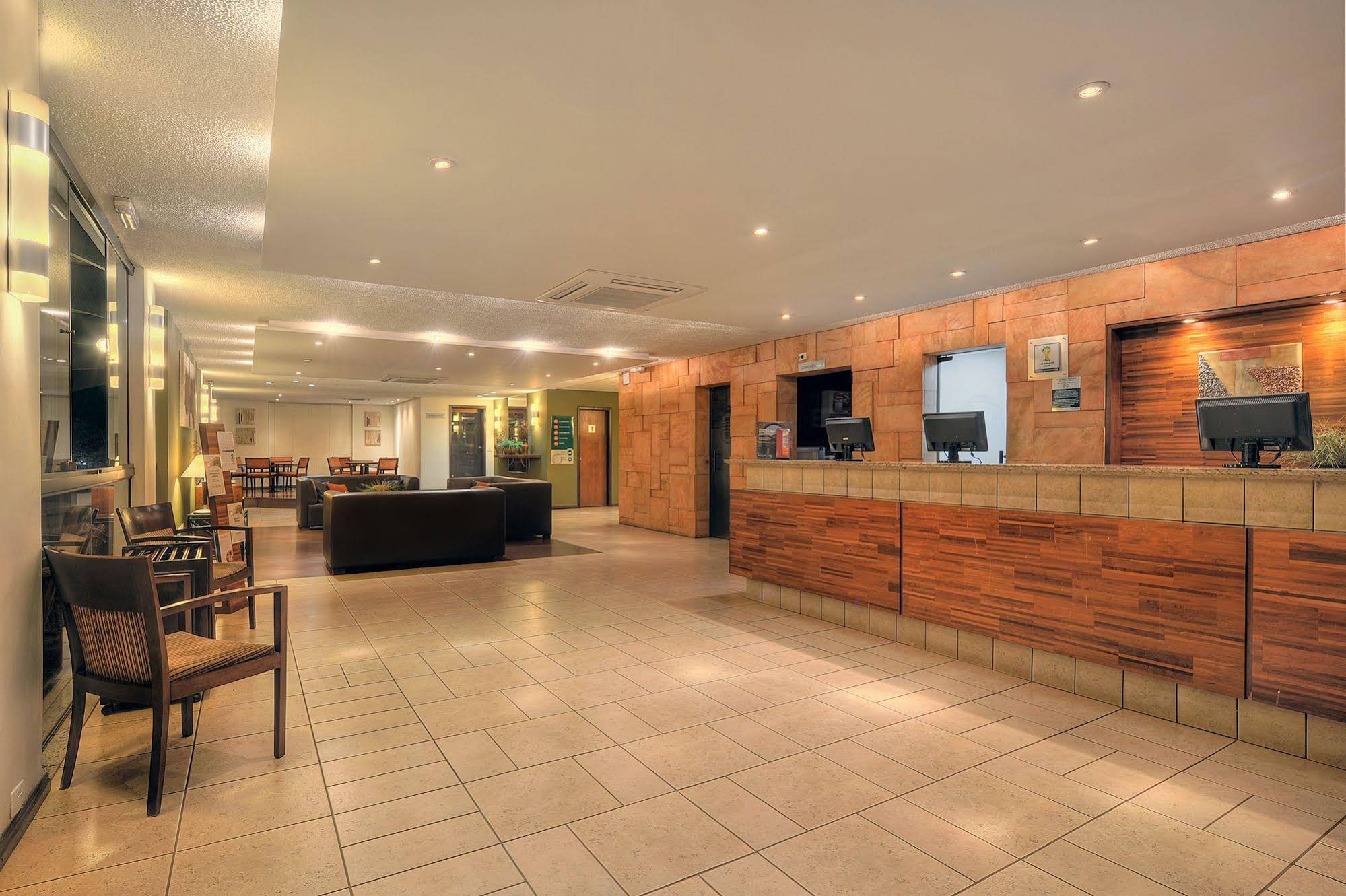 Hotel Deville Express Cascavel