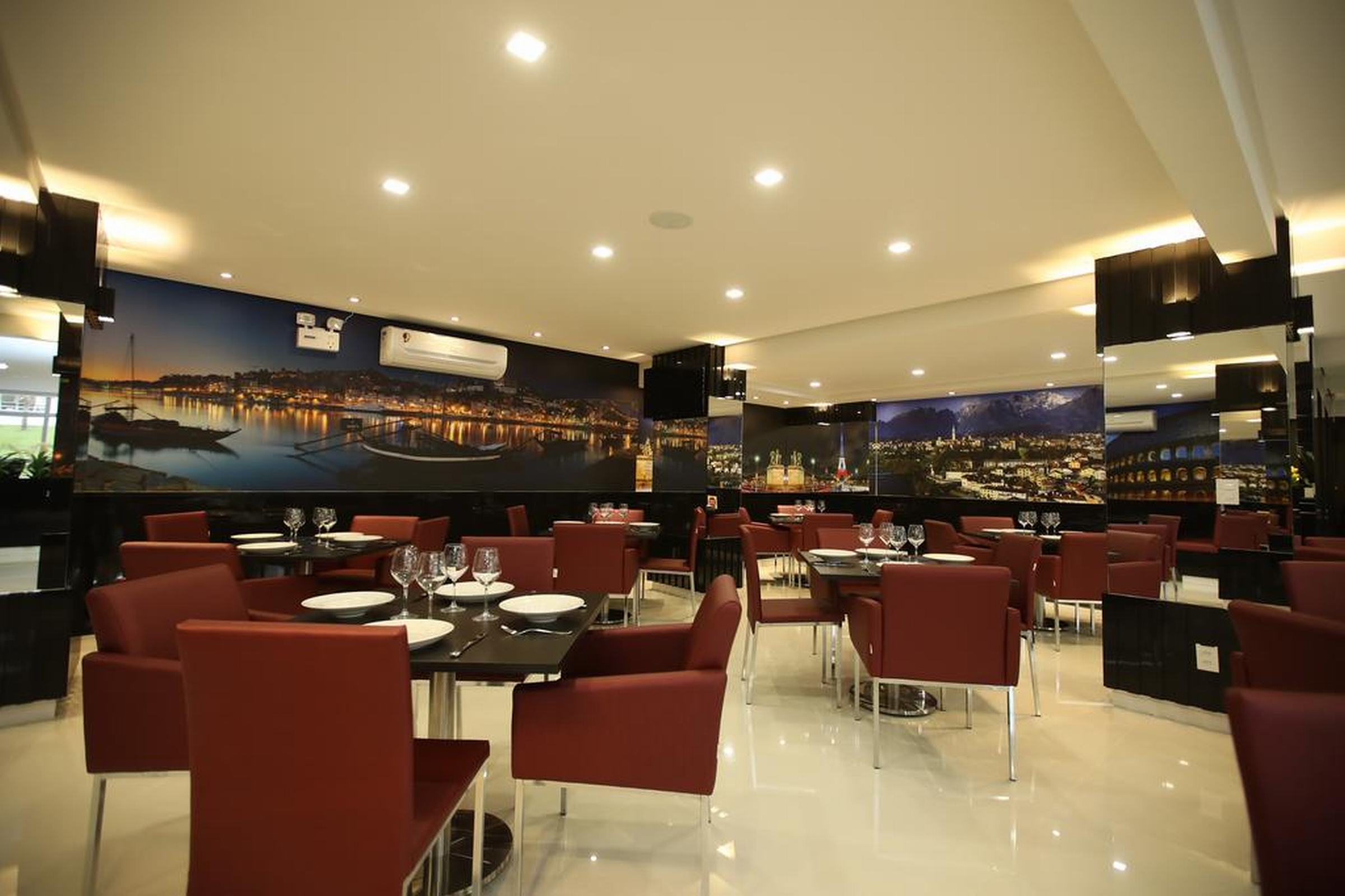 Holiday & Business Hotel