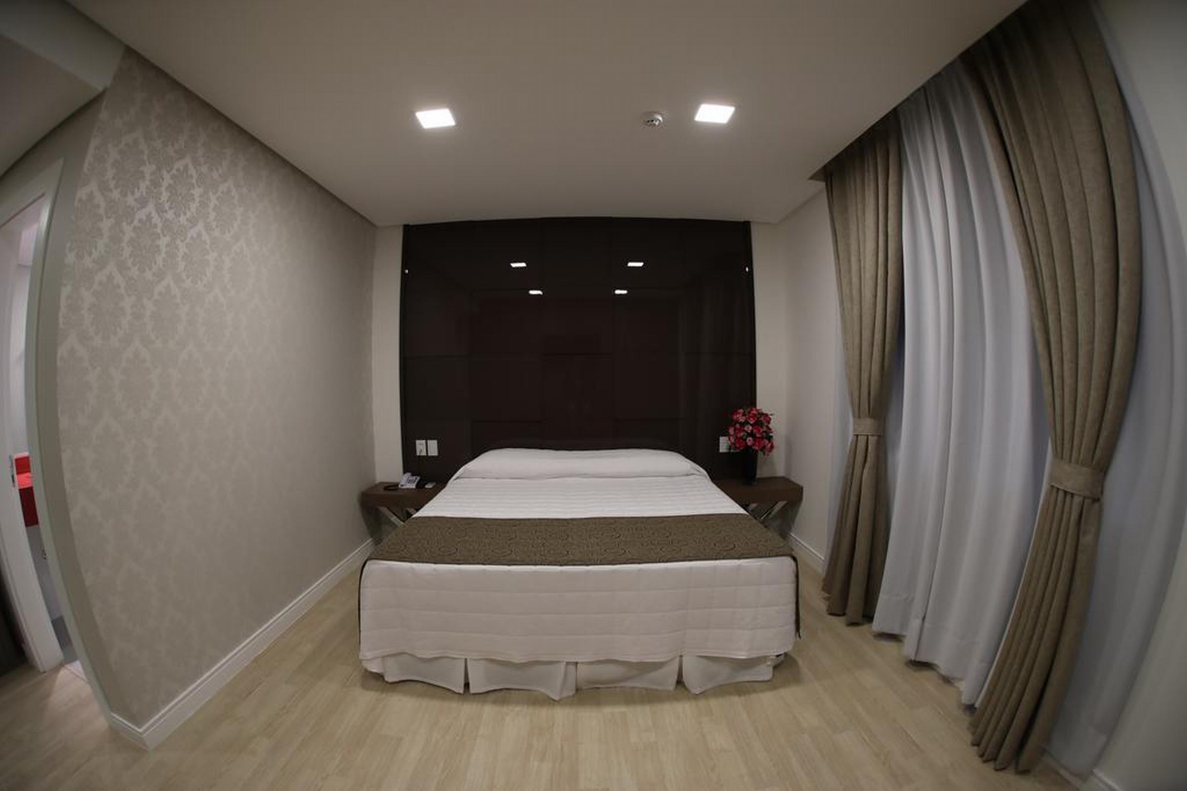Holiday & Business Hotel