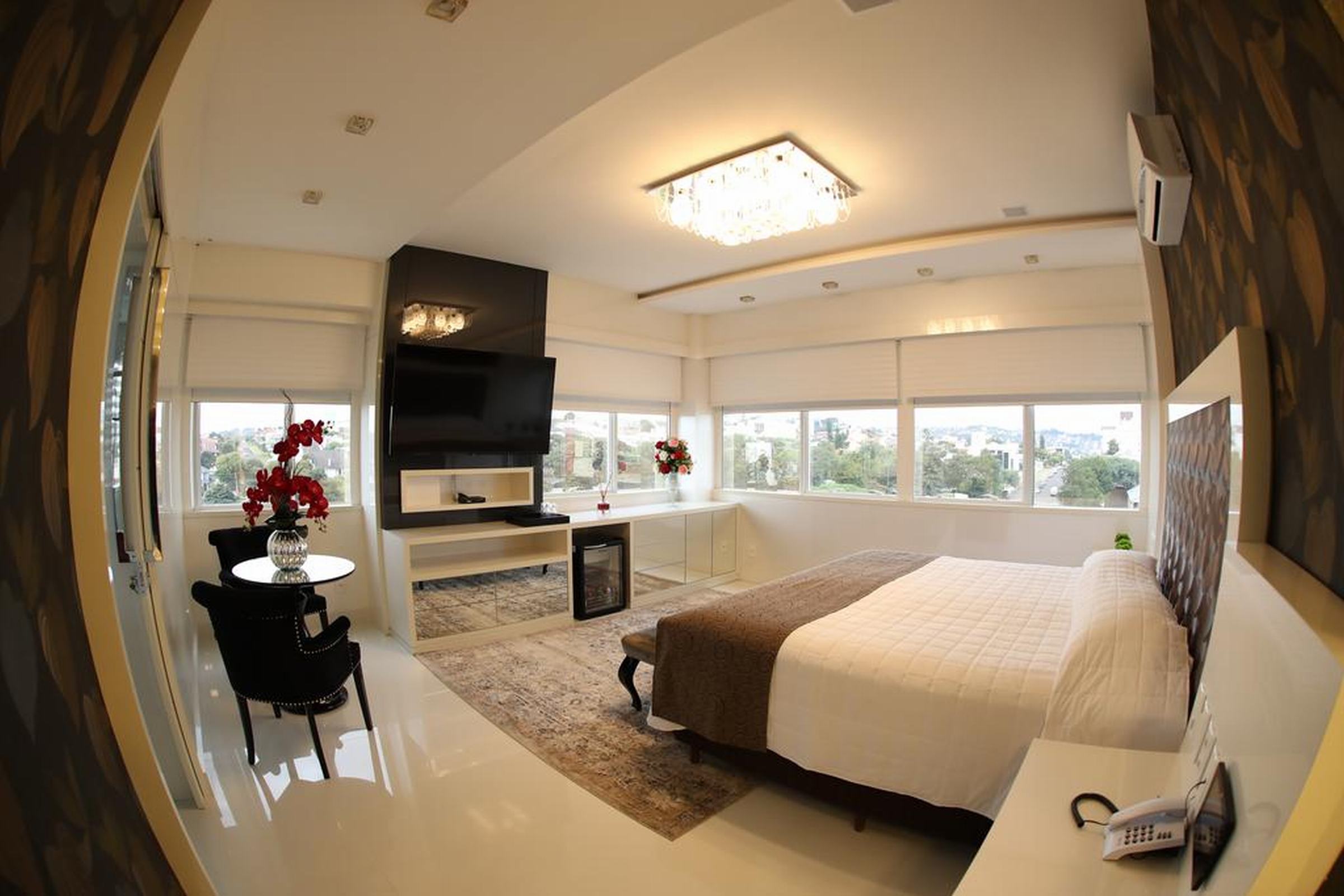 Holiday & Business Hotel