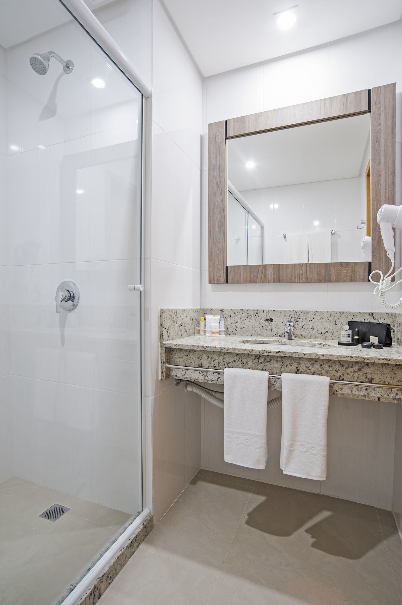 Slaviero Slim Av. das Torres