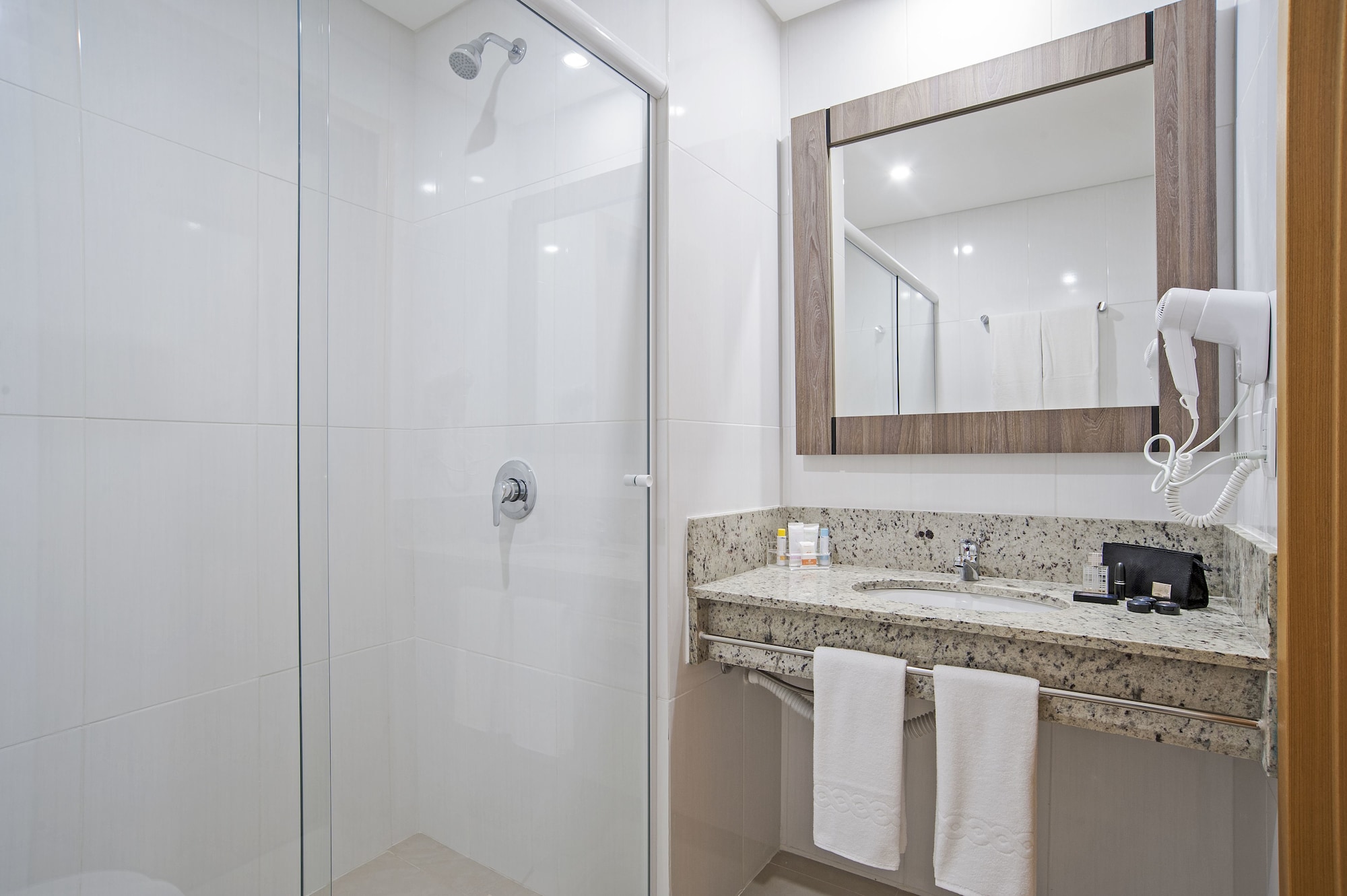 Slaviero Slim Av. das Torres