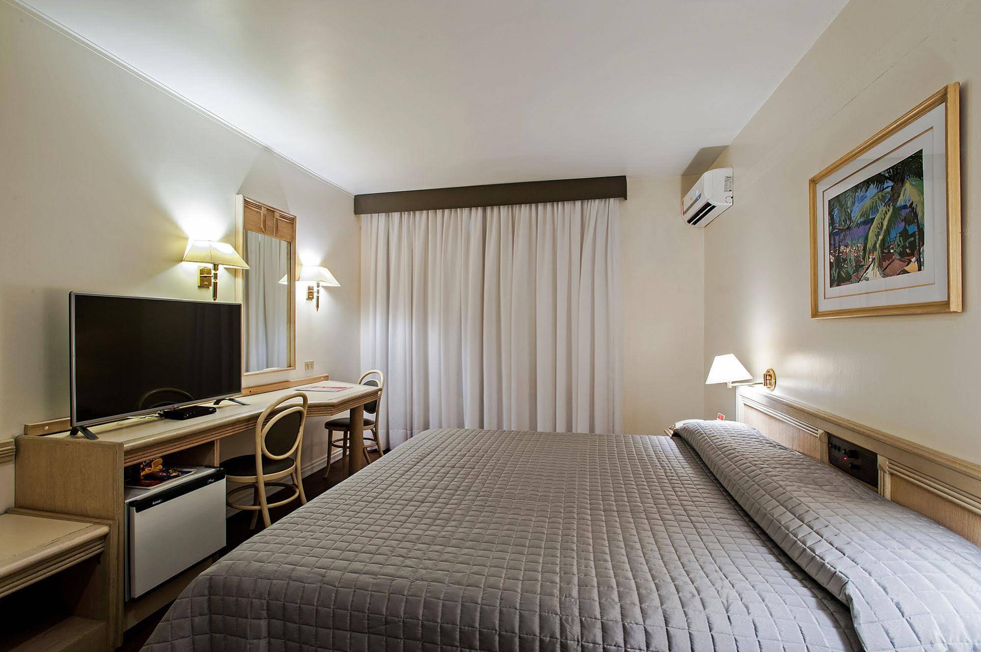 Trevi Hotel & Business