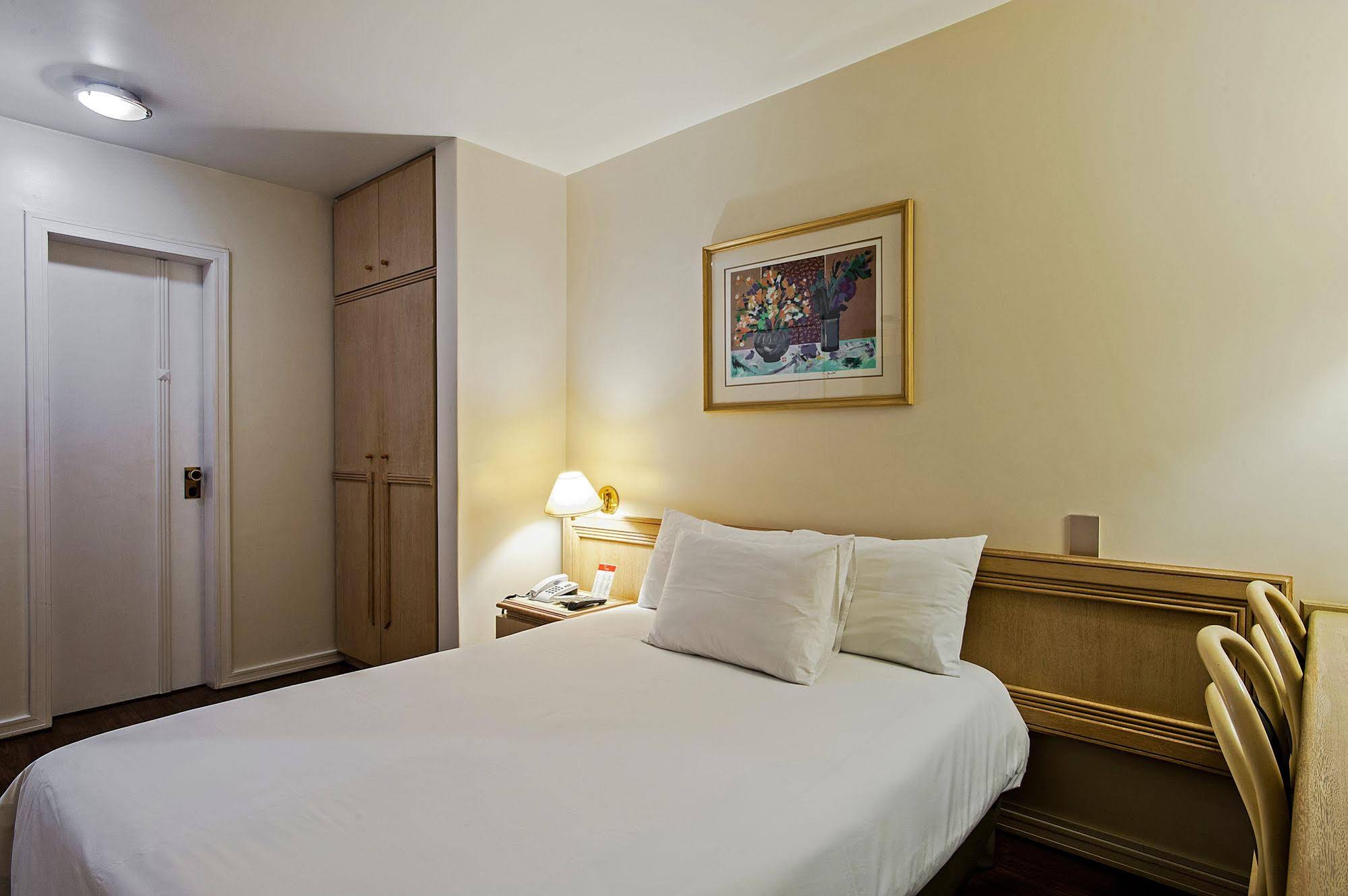 Trevi Hotel & Business