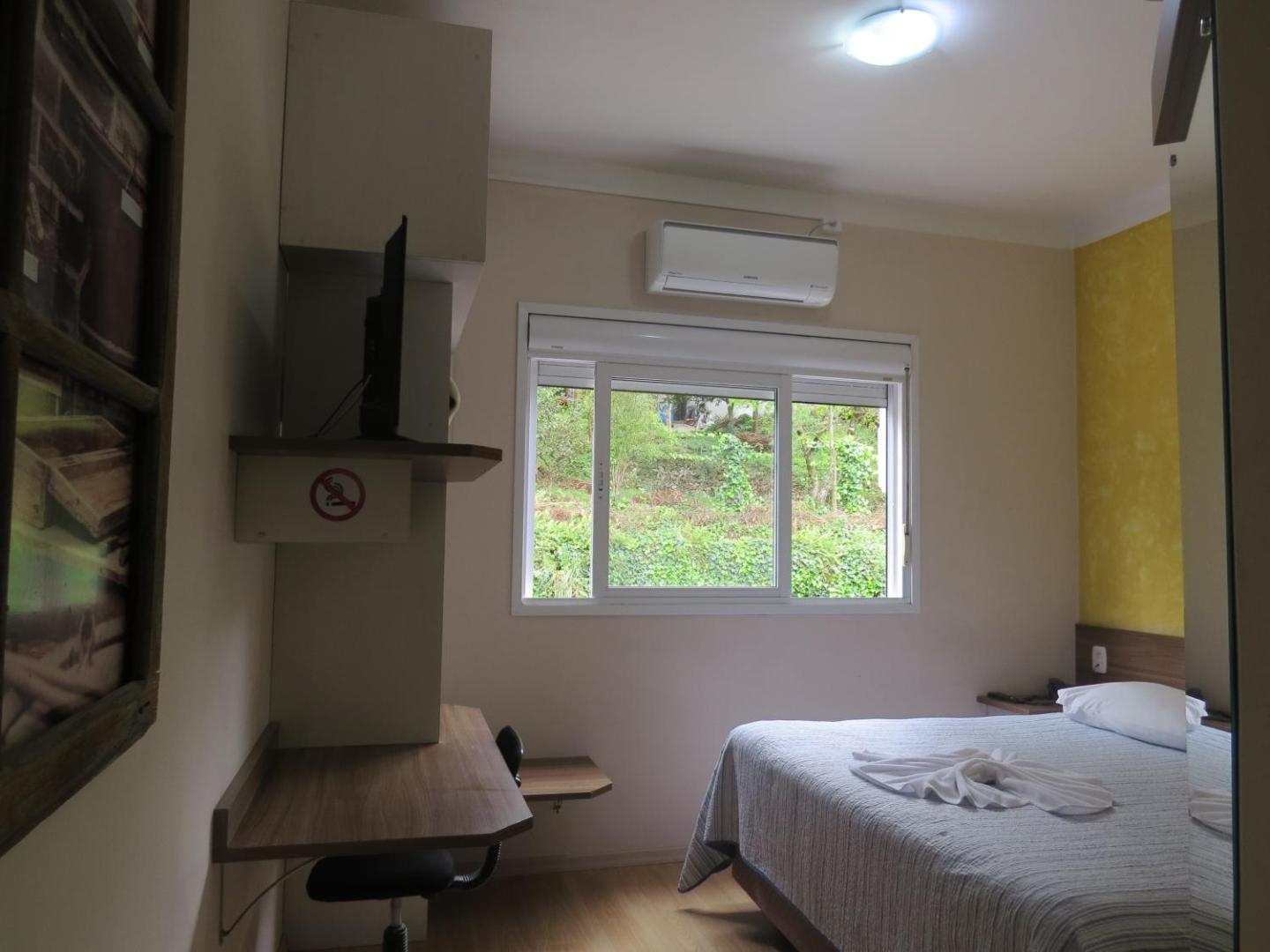 Adoro Hotel