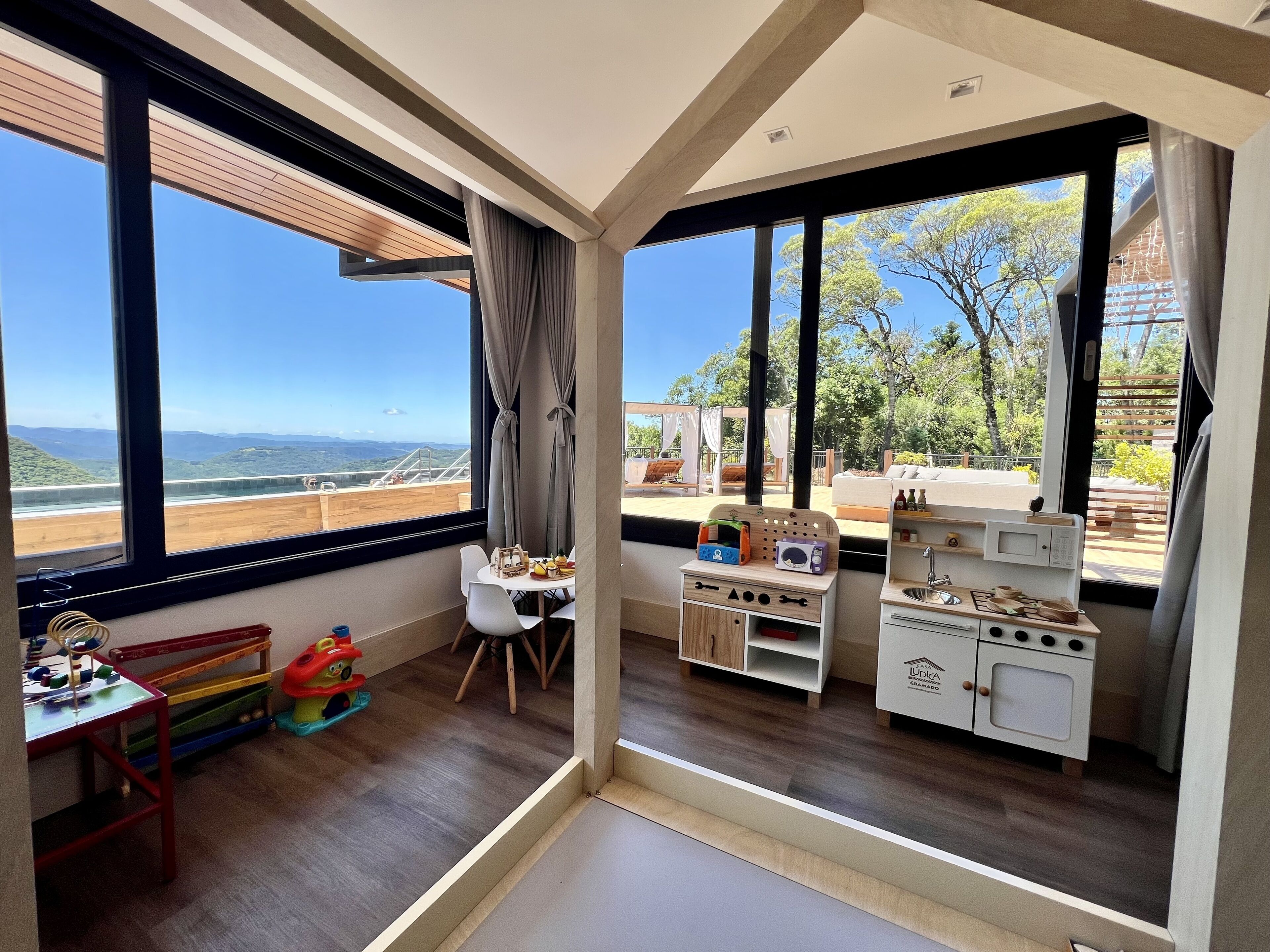 Chateau Laghetto Collection