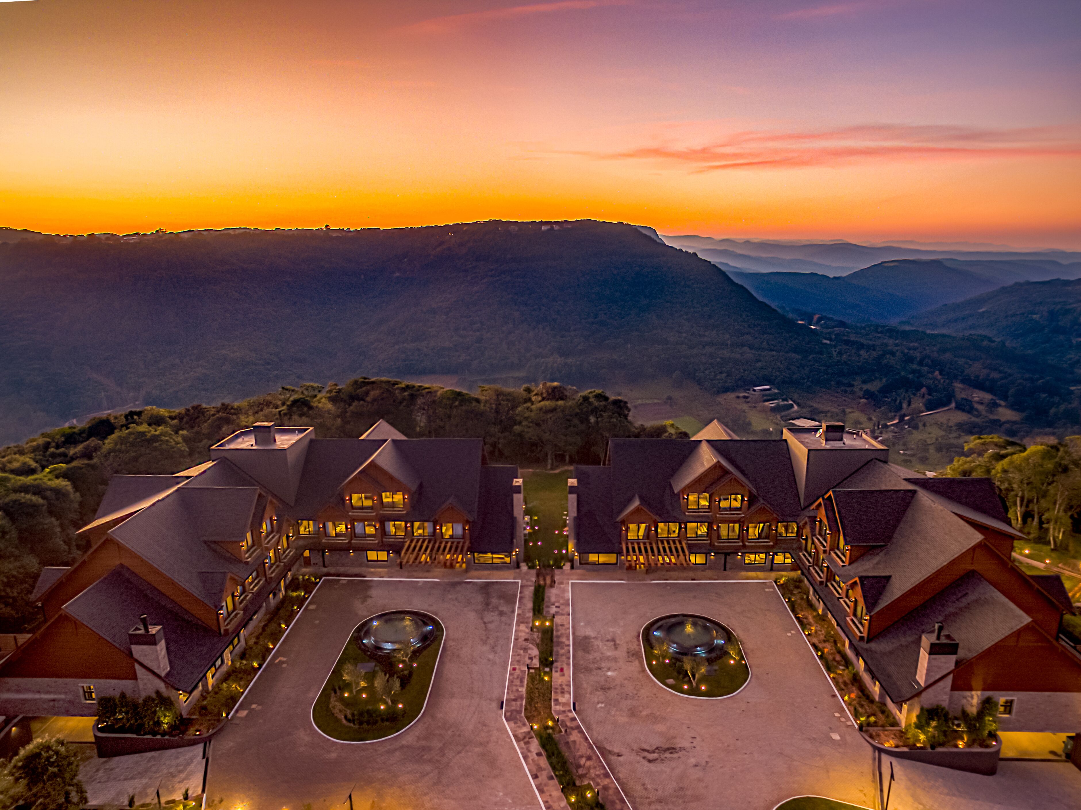 Chateau Laghetto Collection