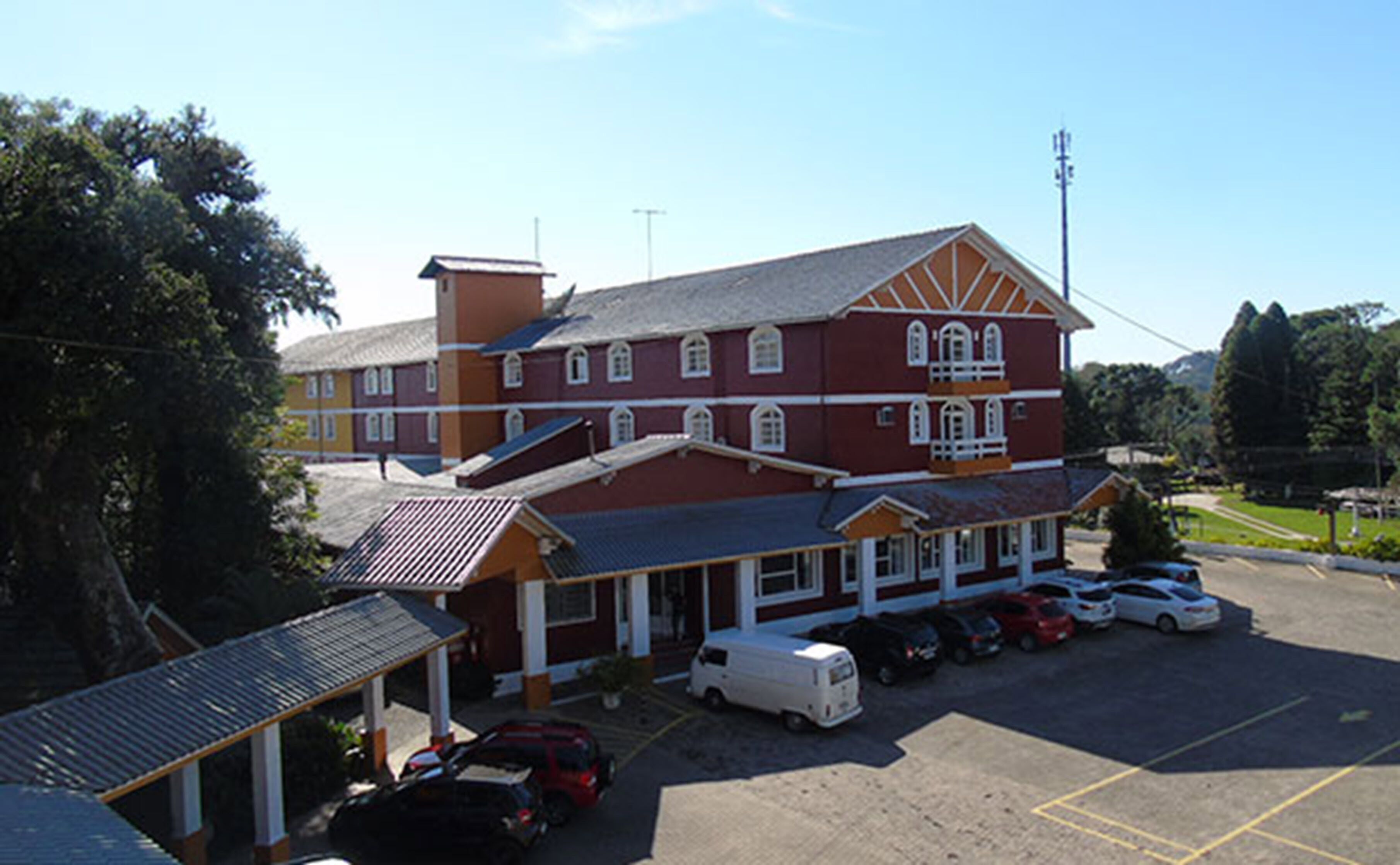 Hotel Galo Vermelho