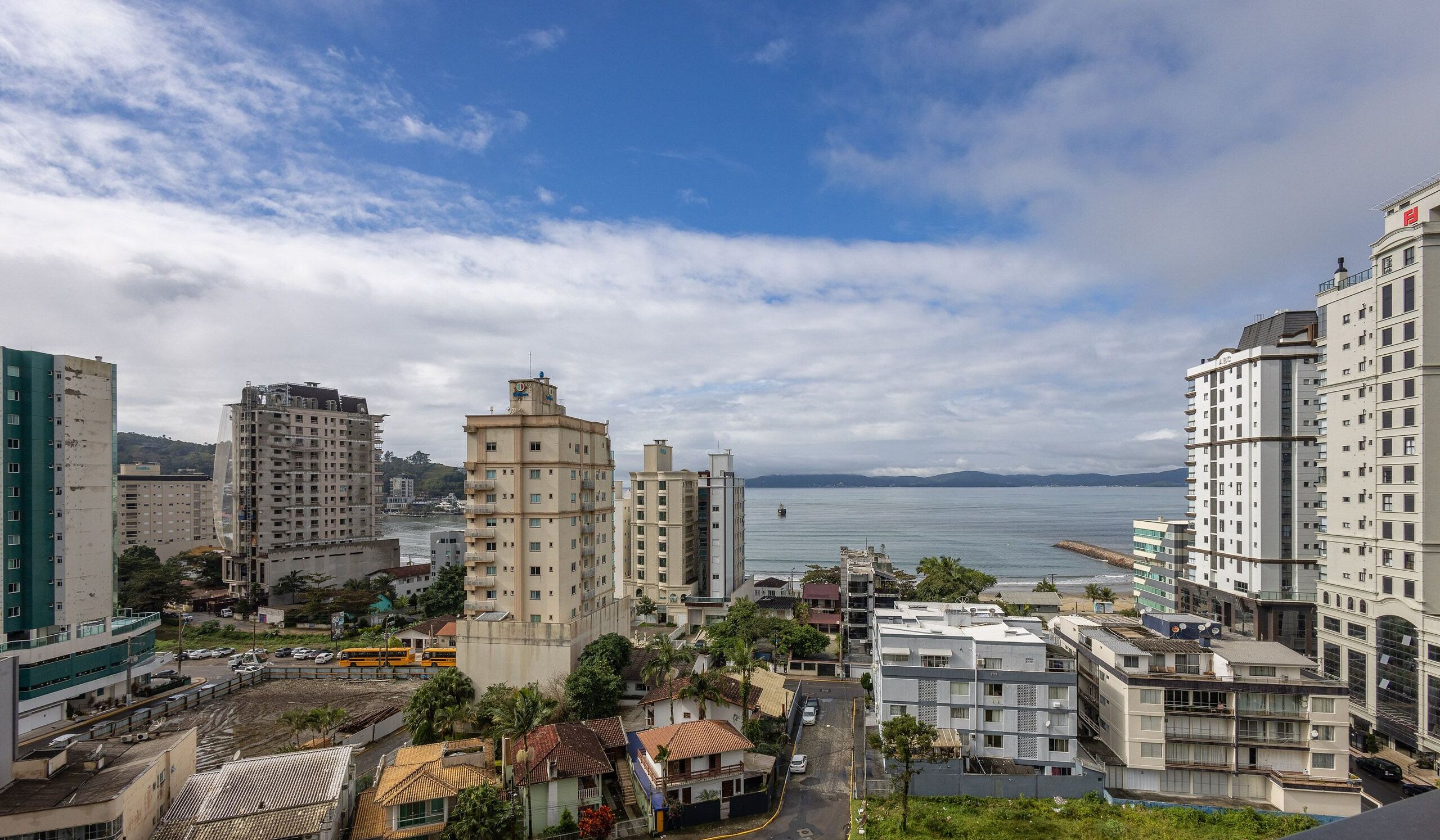 MHFs Apartamentos com Vista Mar Itapema