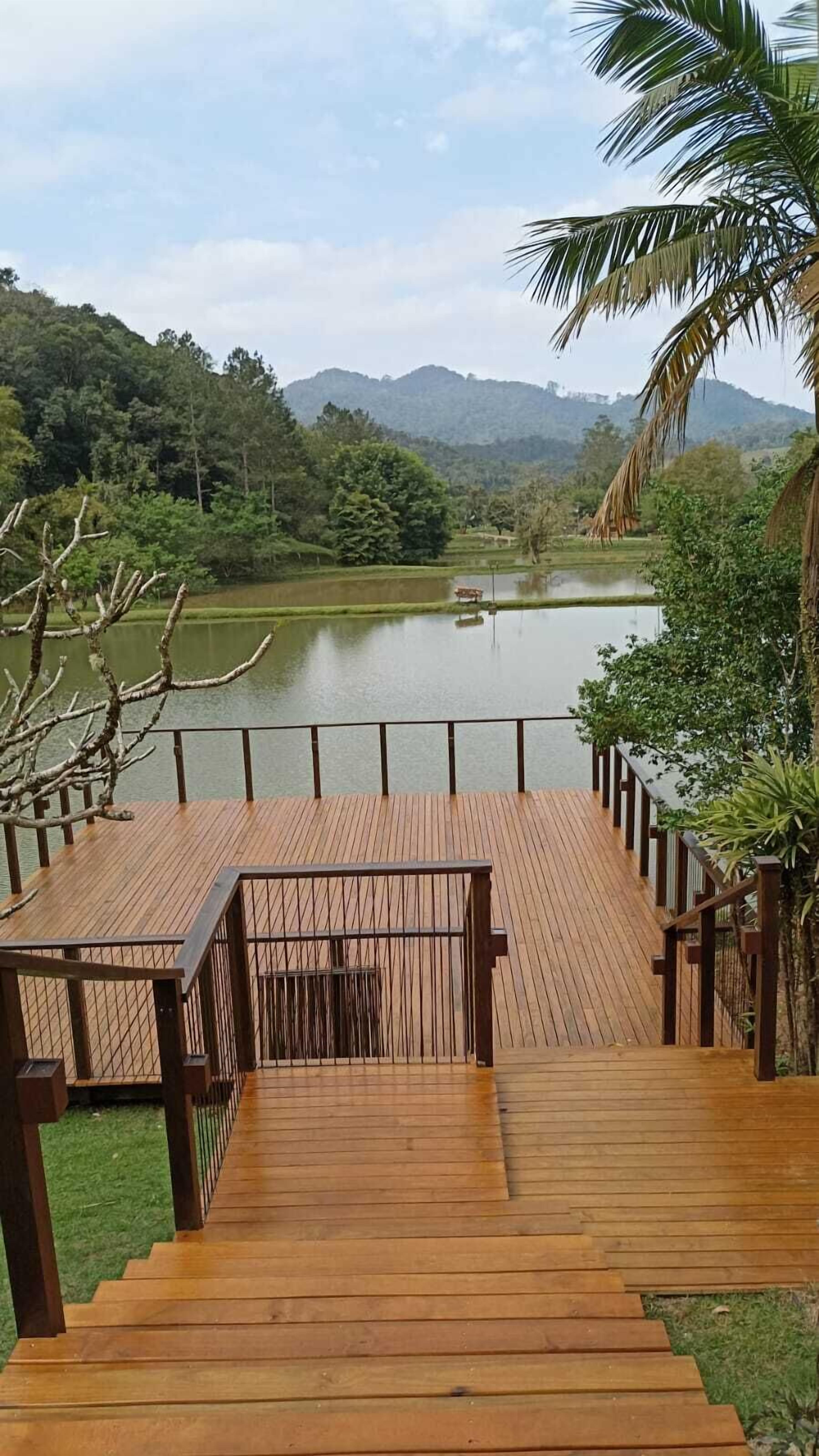 Village Du Lac Hotel