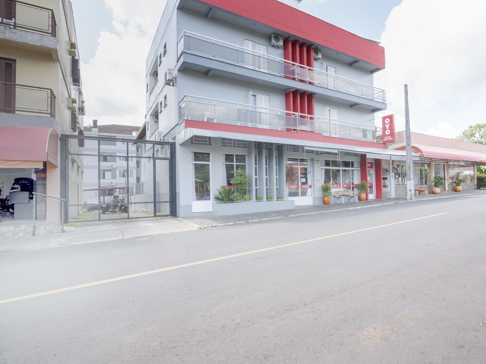 Teuthos Hotel by OYO Rooms